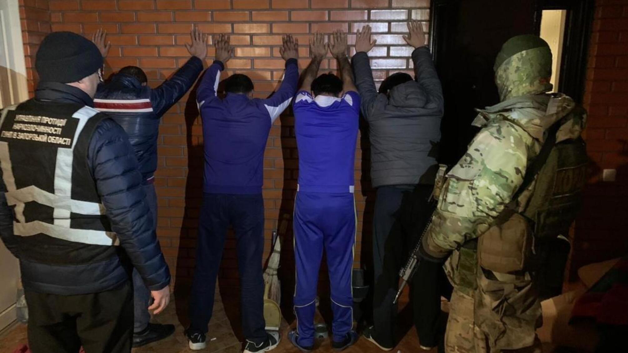 На Запоріжжі поліцейські припинили діяльність потужної нарколабораторії, в якій виготовляли метадон для збуту на території України