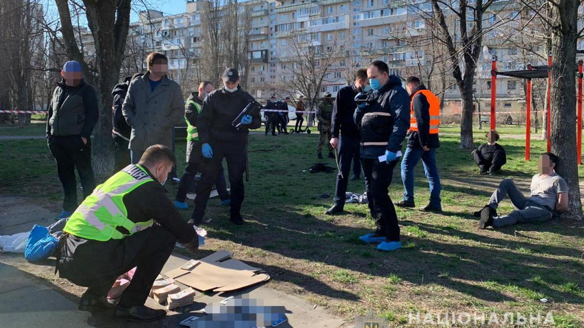 Поліція Києва затримала групу іноземців, які під погрозою зброї скоїли розбійний напад та відібрали у потерпілого 3 мільйони гривень