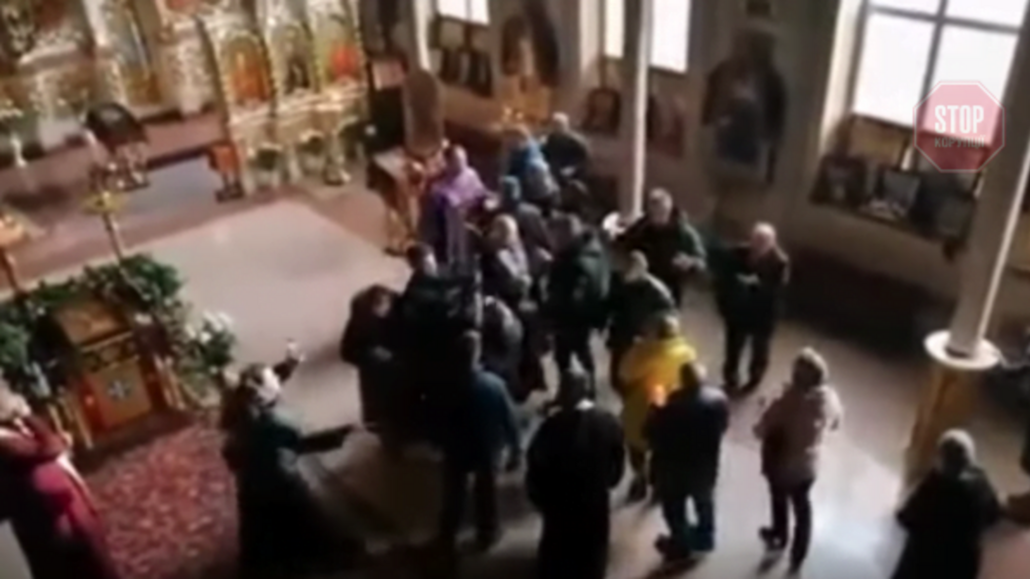 Конфлікт священників призвів до бійки прямо в одеському храмі (відео)