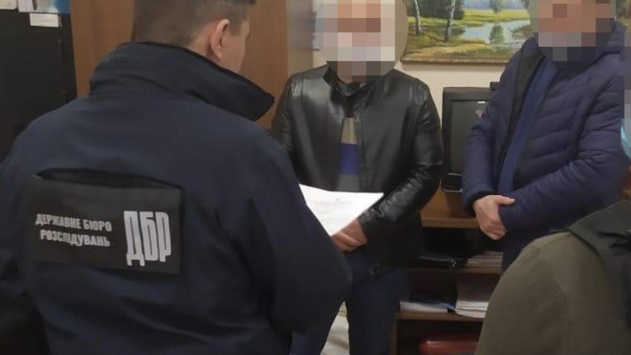 ДБР повідомило про підозру двом поліцейським, які побили громадянина