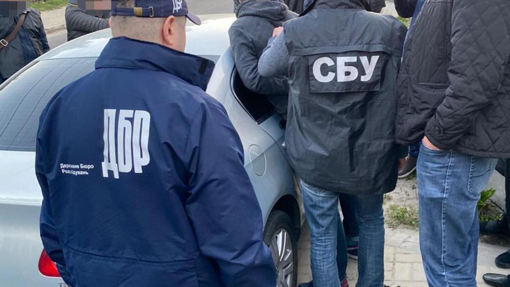 10 000 гривень за непритягнення до адміністративної відповідальності - ДБР затримало патрульного