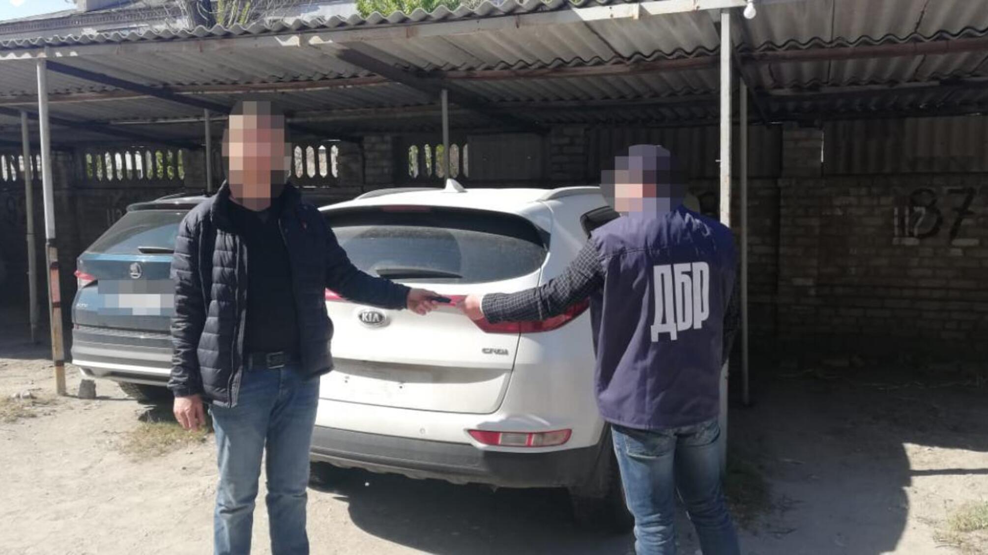 Слідчі ДБР повернули власнику викрадений у 2017 році автомобіль