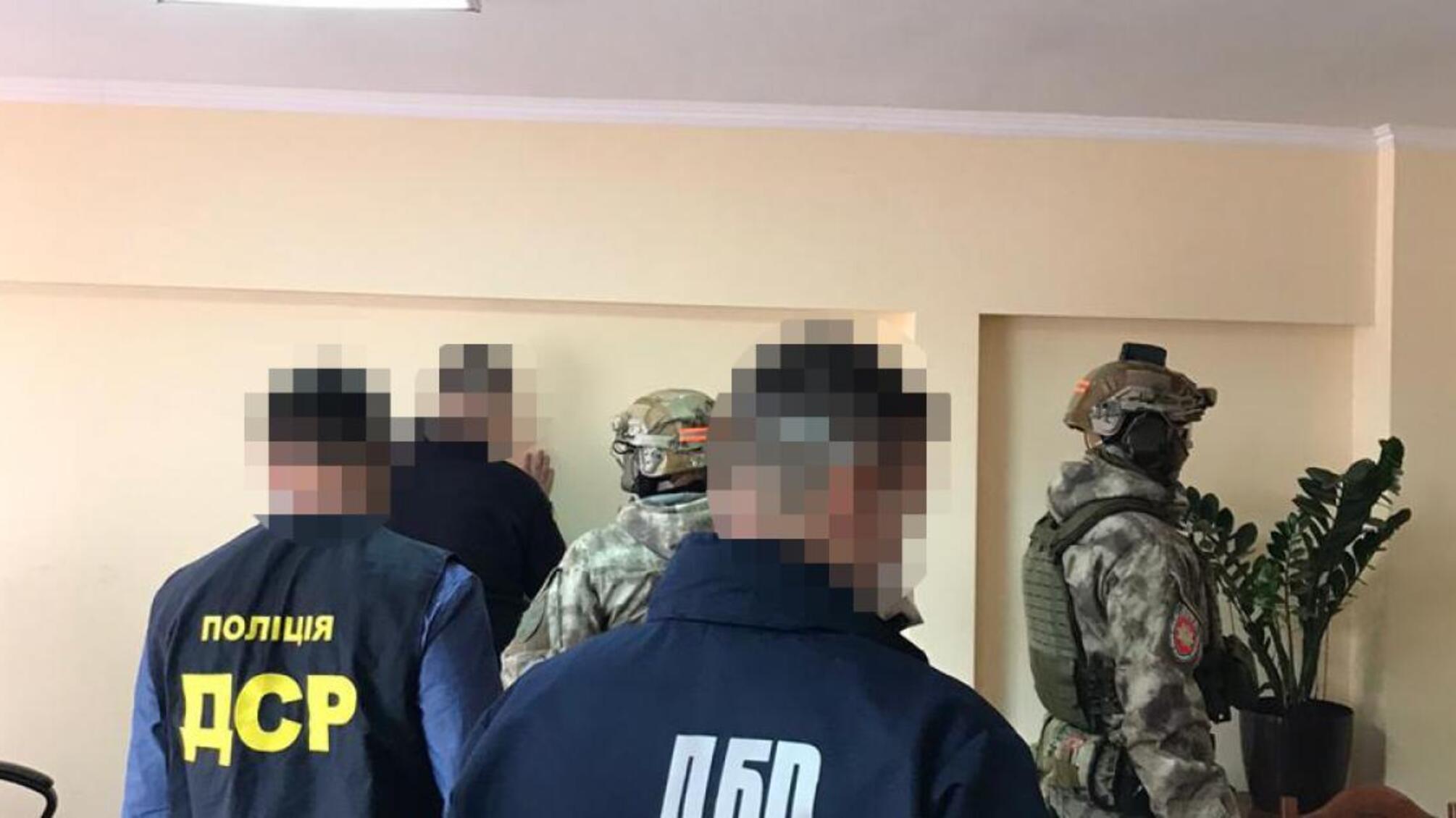 1000 літрів дизпалива у вигляді хабара за функціонування АЗС - ДБР затримало посадовців ДСНС
