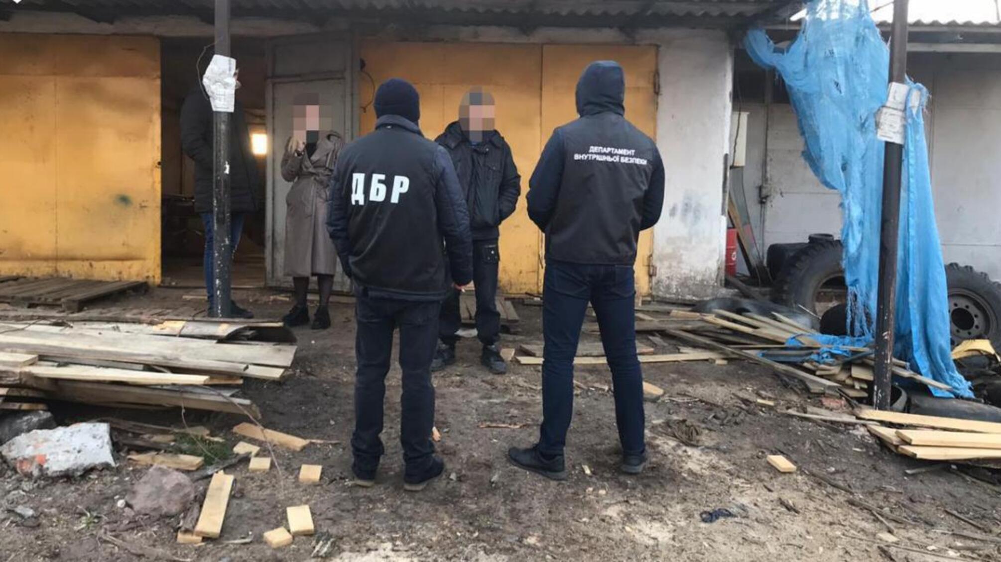 Розкрадання лісу під прикриттям правоохоронців — ДБР повідомило про підозру 4 поліцейським та 11 цивільним особам