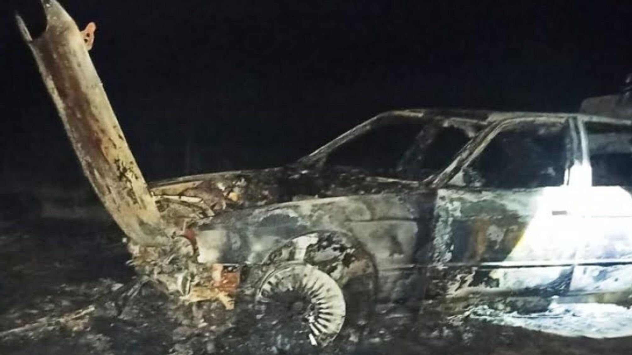 Чернігівська область: під час ліквідації пожежі легкового автомобіля виявлено тіло людини