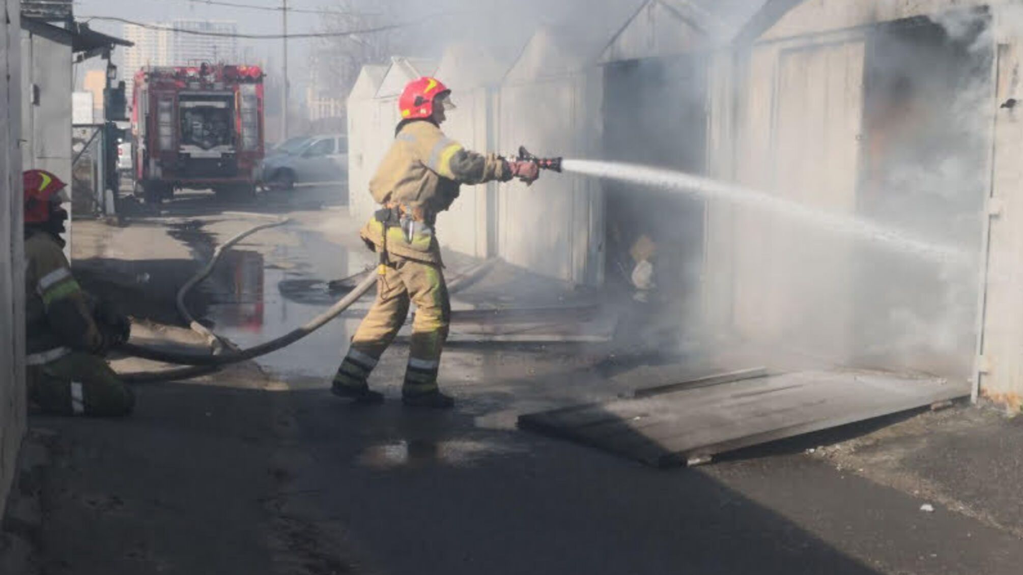 м. Київ: столичні рятувальники ліквідували пожежу на відкритій території