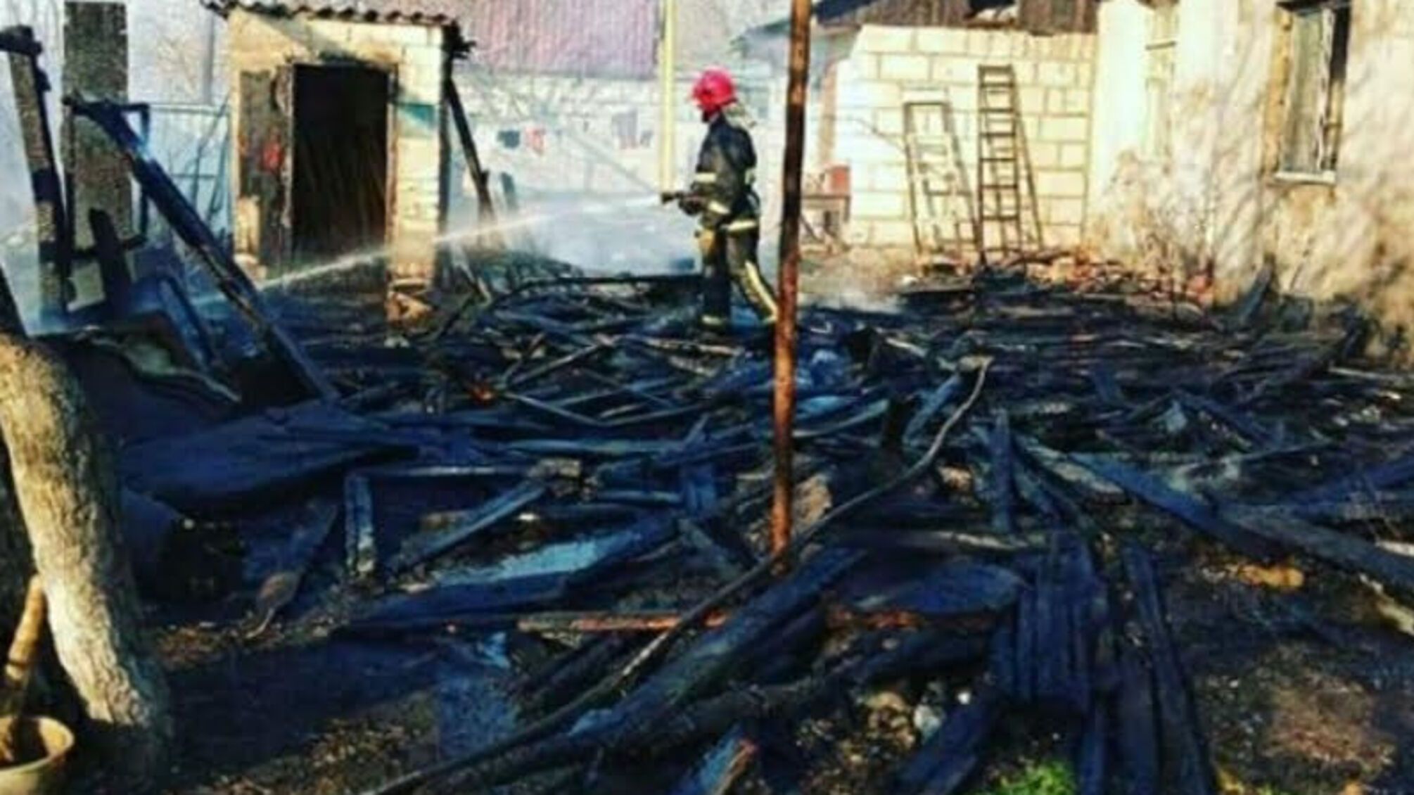 Житомирська область: вогнеборці врятували два приватні домоволодіння від повного знищення вогнем