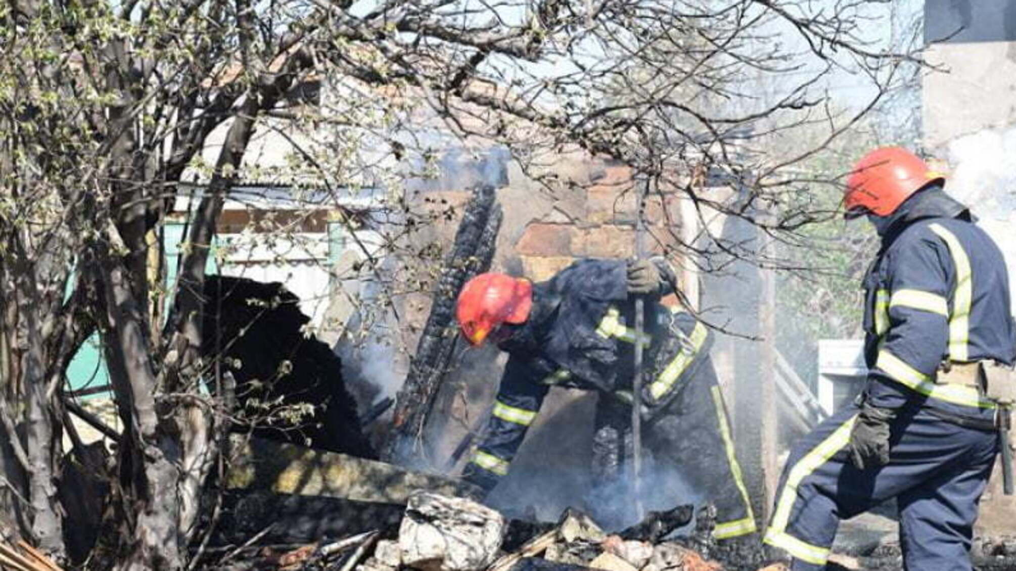 Миколаїв: рятувальники ліквідували пожежу господарчої будівлі