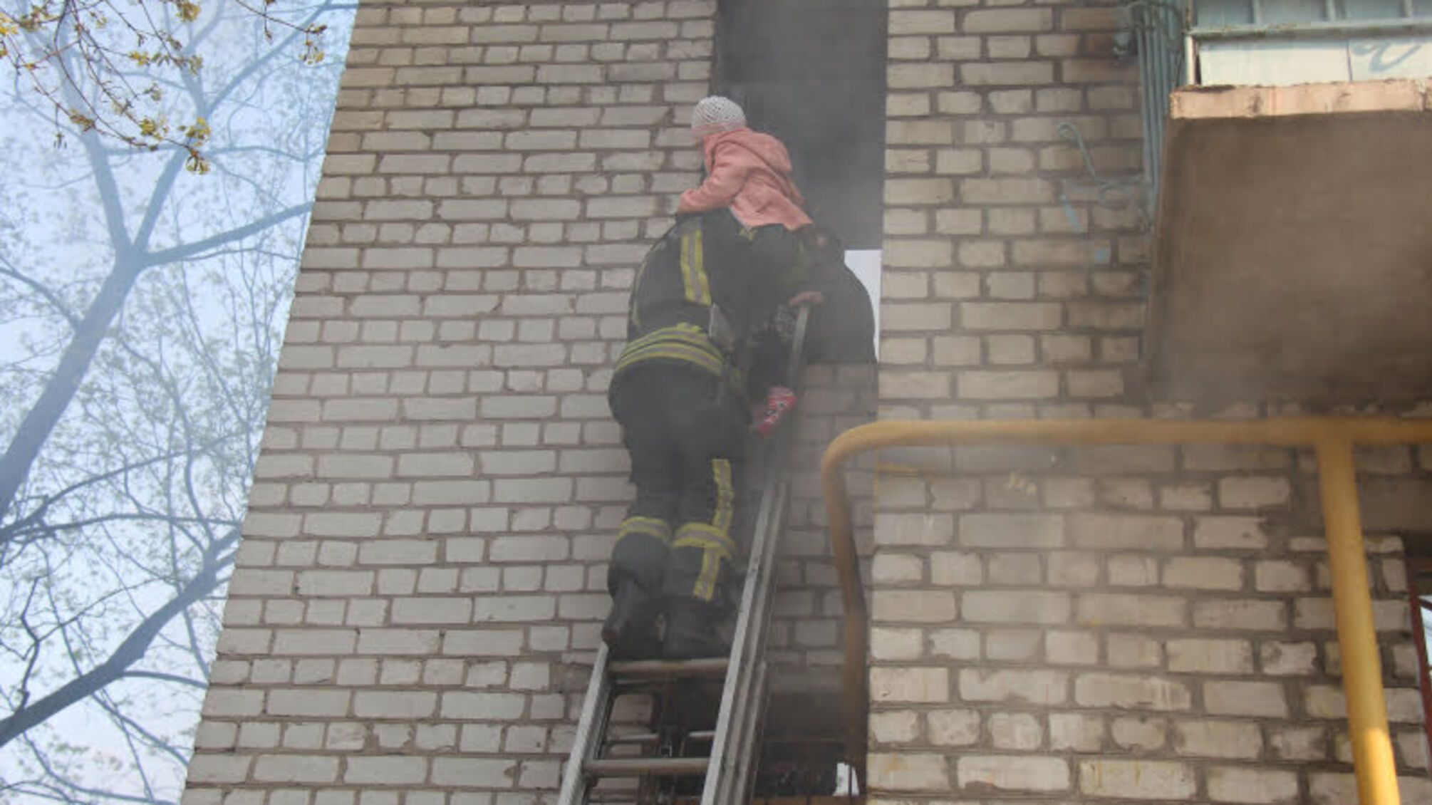 Київ: під час пожежі в житловому будинку евакуйовано 8 осіб, з яких 3 дітей