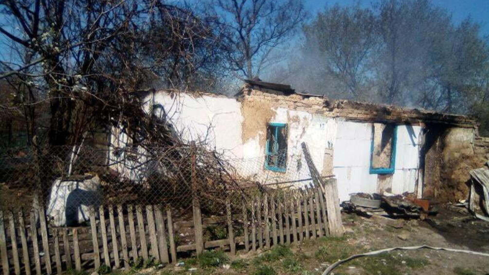 Кіровоградська область: під час гасіння пожежі у житловому будинку рятувальники виявили тіла трьох загиблих дітей