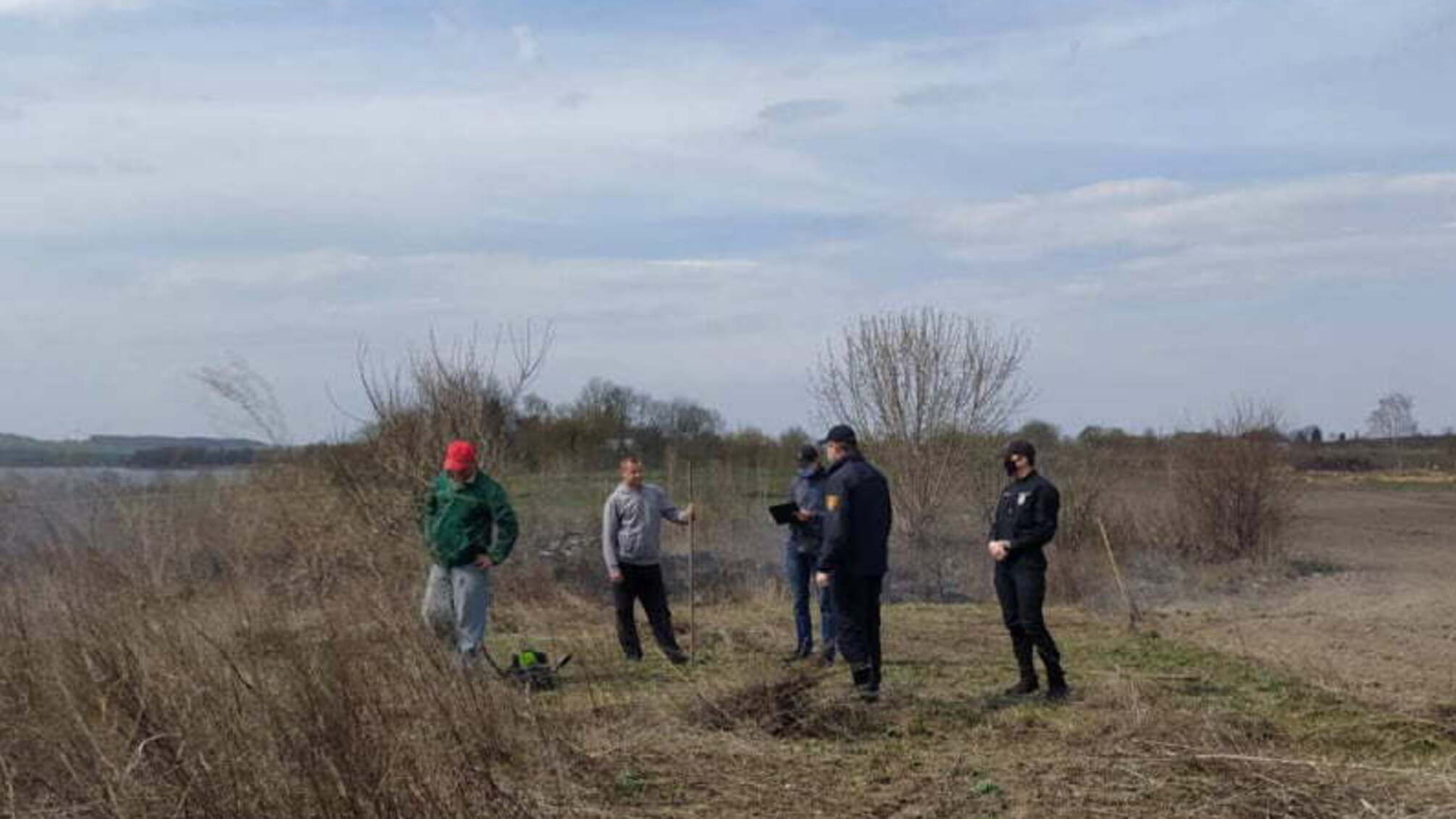 На Хмельниччині рятувальники в черговий раз виявили “на гарячому” паліїв сухостою