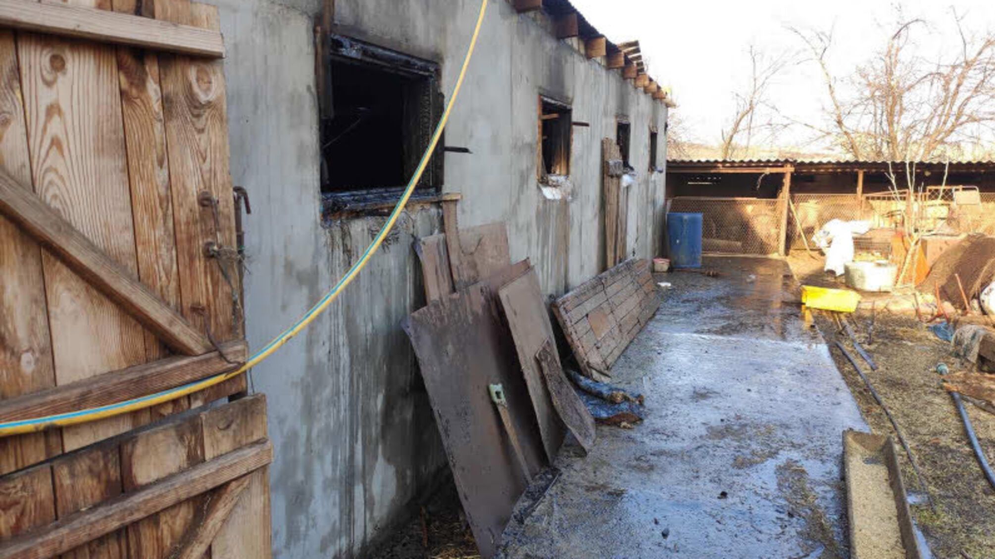 Дніпропетровська область: рятувальники надали жінці допомогу під час ліквідації пожежі