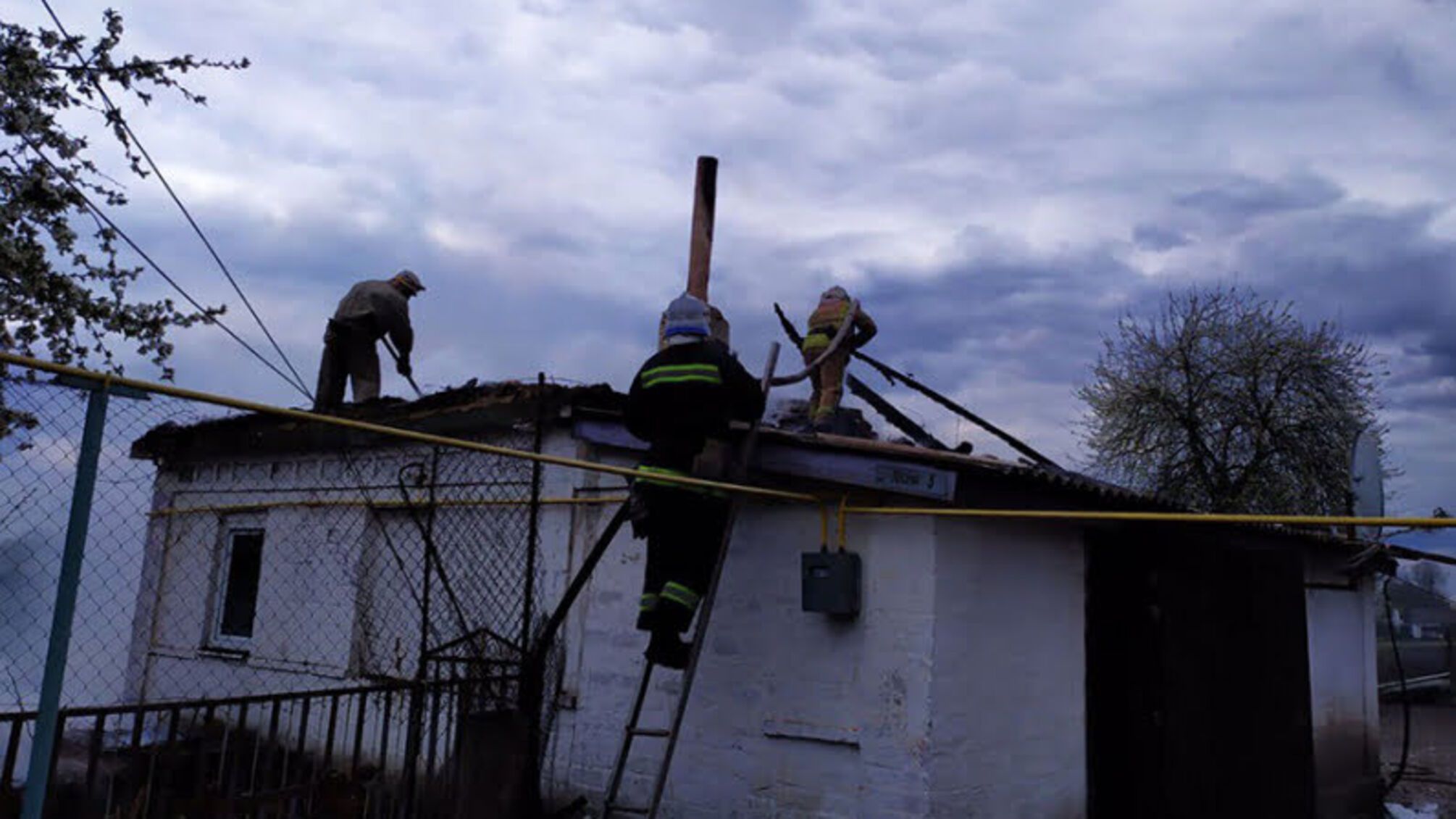 Дніпропетровська область: вогнеборці ліквідували пожежу в житловому будинку