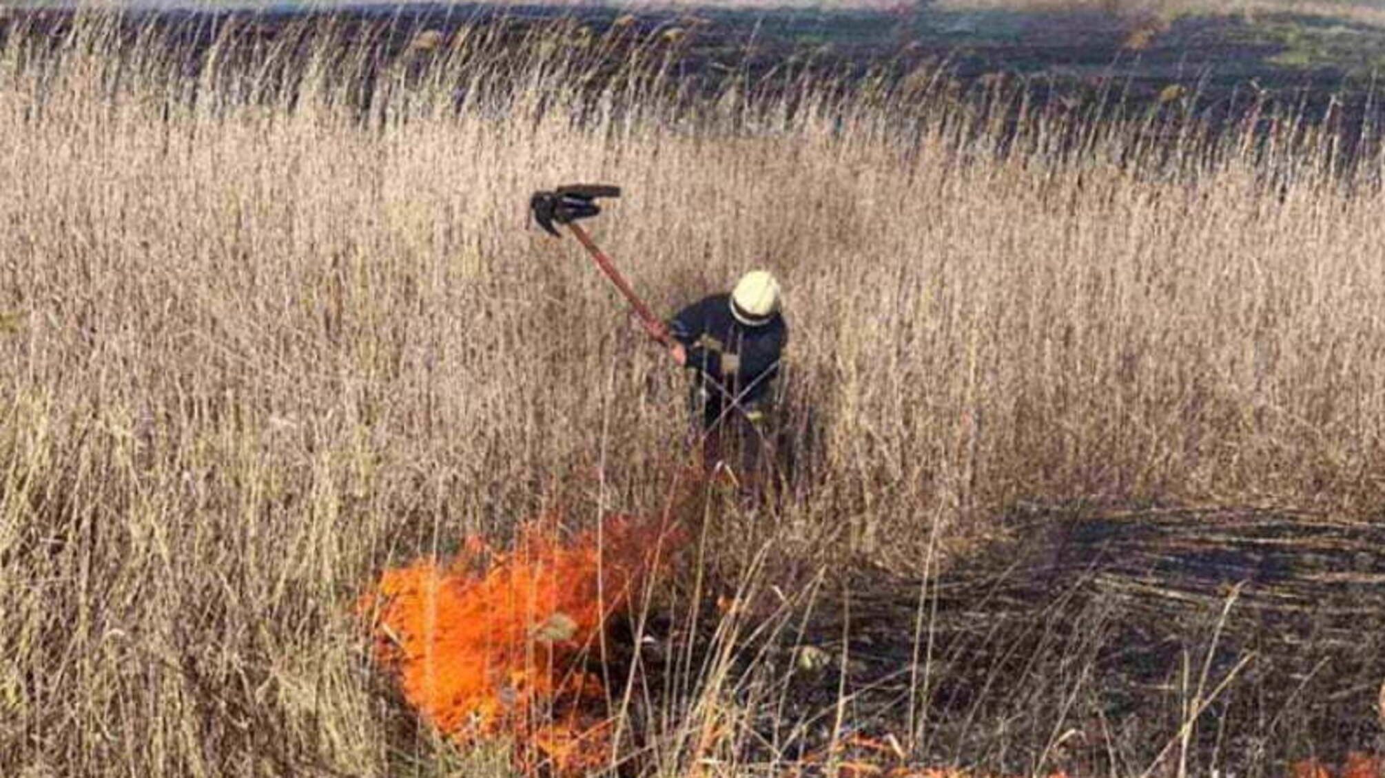 Вогнеборці Дніпропетровщини протягом дня ліквідують займання сухої рослинності