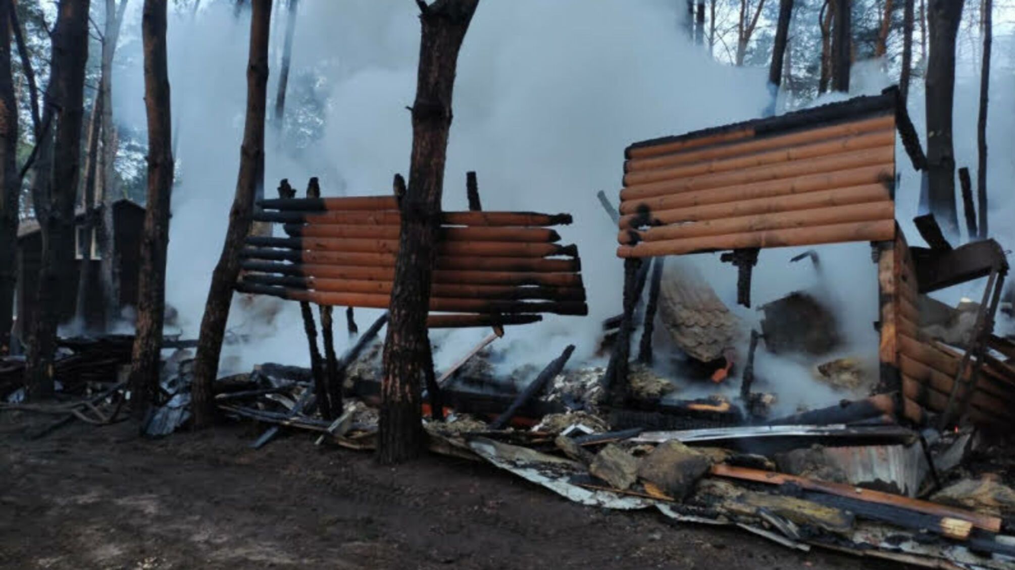 Харківська область: під час гасіння пожежі у двоповерховому дерев’яному житловому будинку вогнеборці виявили загиблого парубка