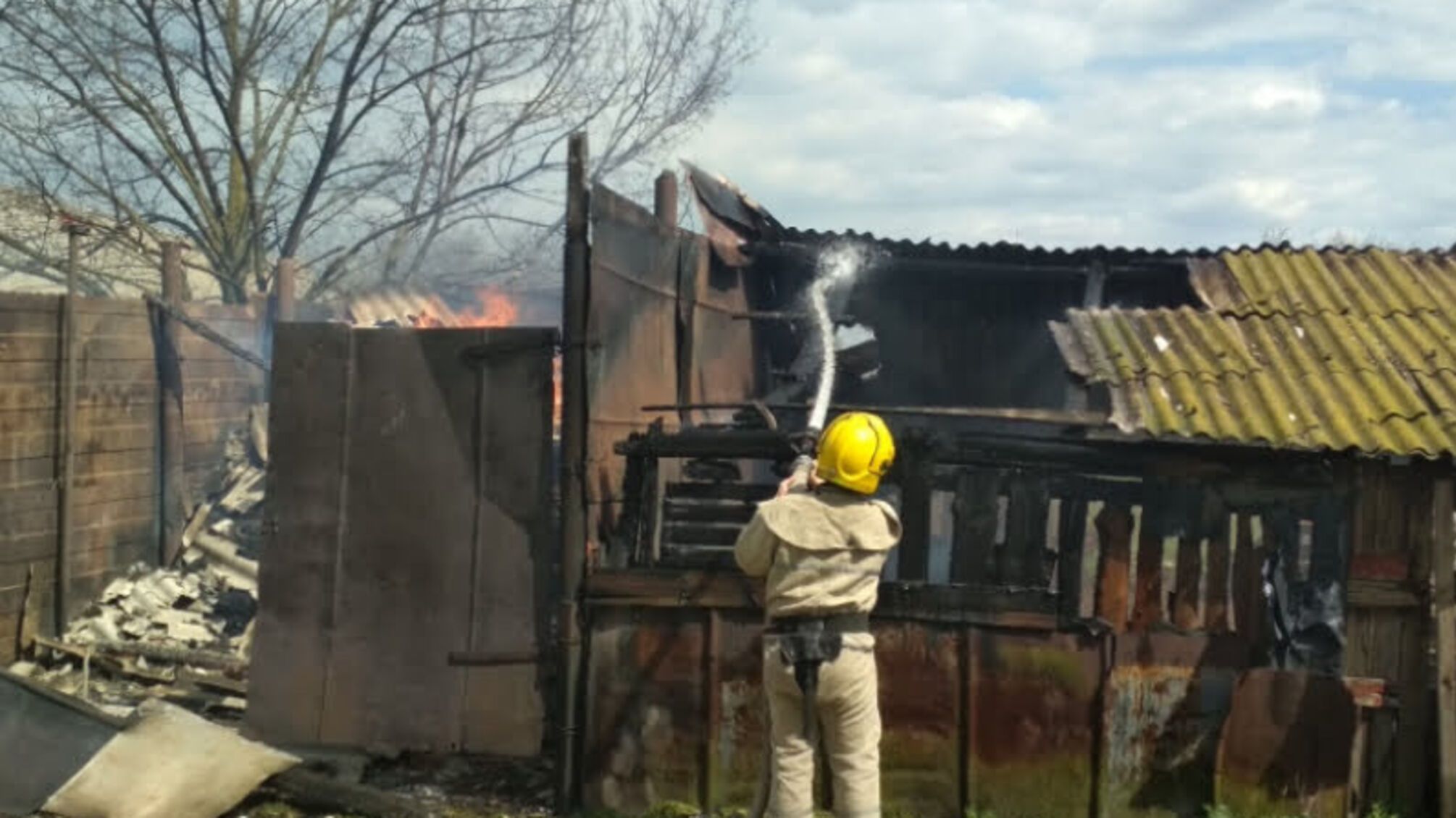Херсонська область: вогнеборці ліквідували пожежу сінника