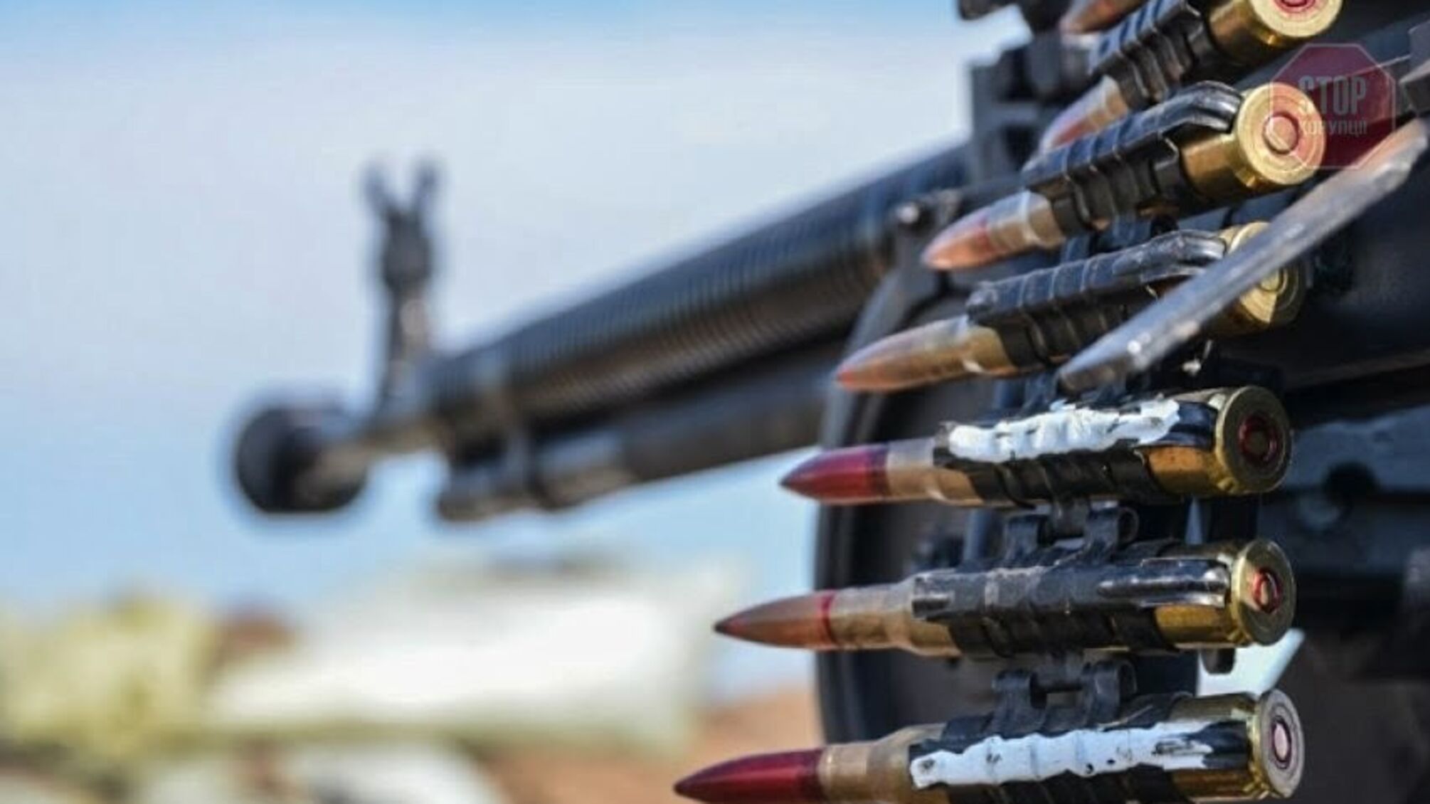 На Донбасі внаслідок ворожого обстрілу загинув український боєць