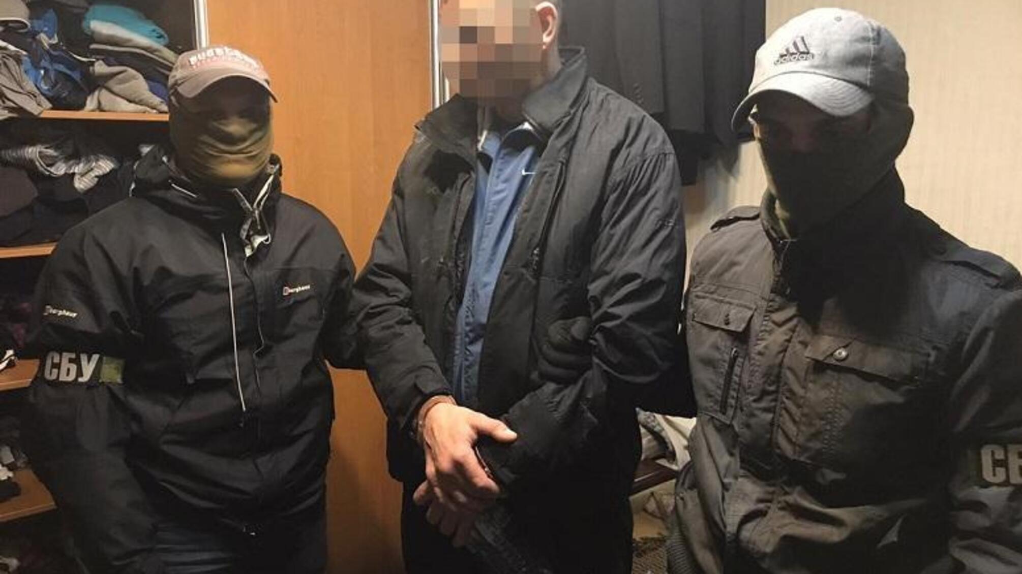 Столичні правоохоронці затримали чоловіка, який займався збутом кокаїну