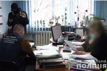 Поліція Києва припинила канал незаконної легалізації іноземців, який організували працівниці міграційної служби