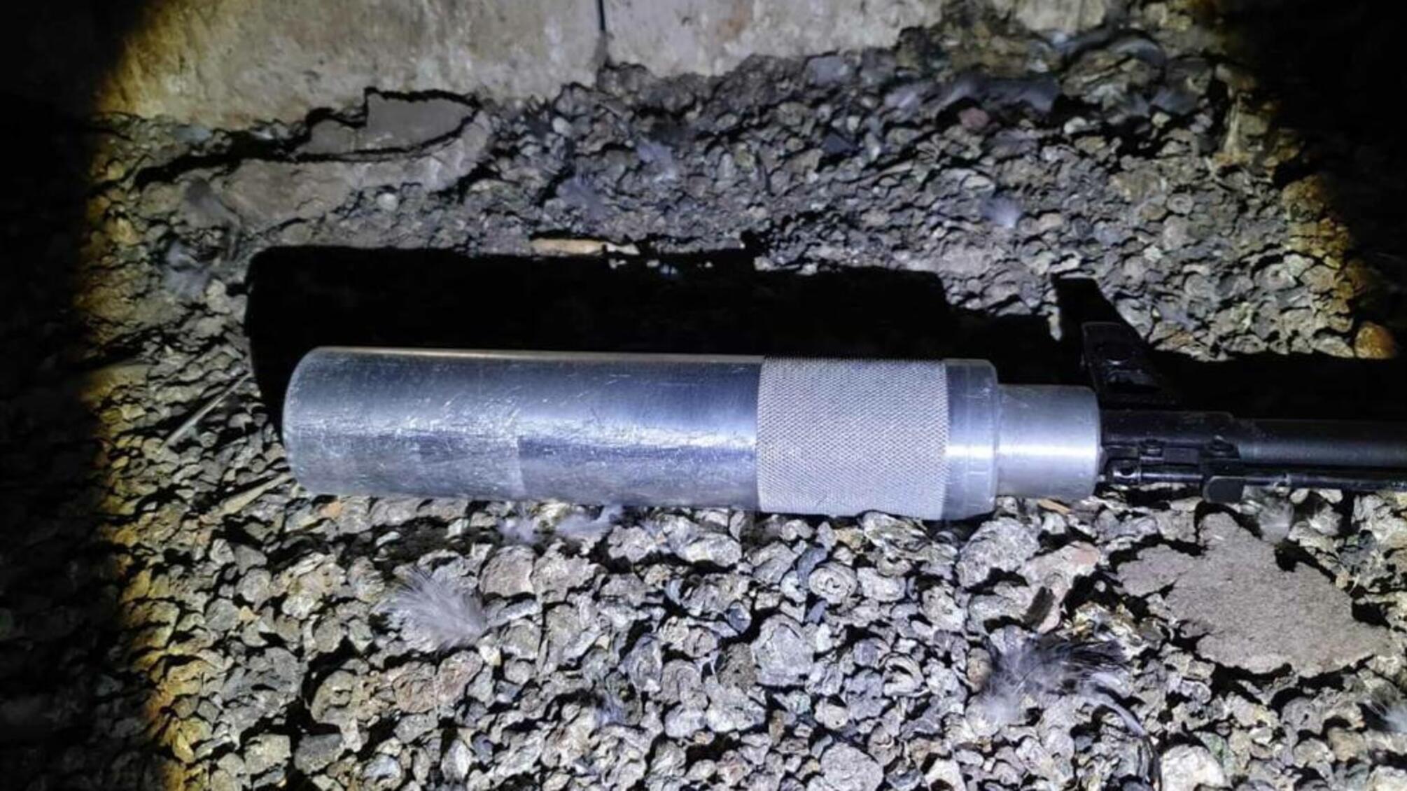 Розслідування замаху на вбивство у Миколаєві: виявлена зброя, місце засідки кілера, названі версії