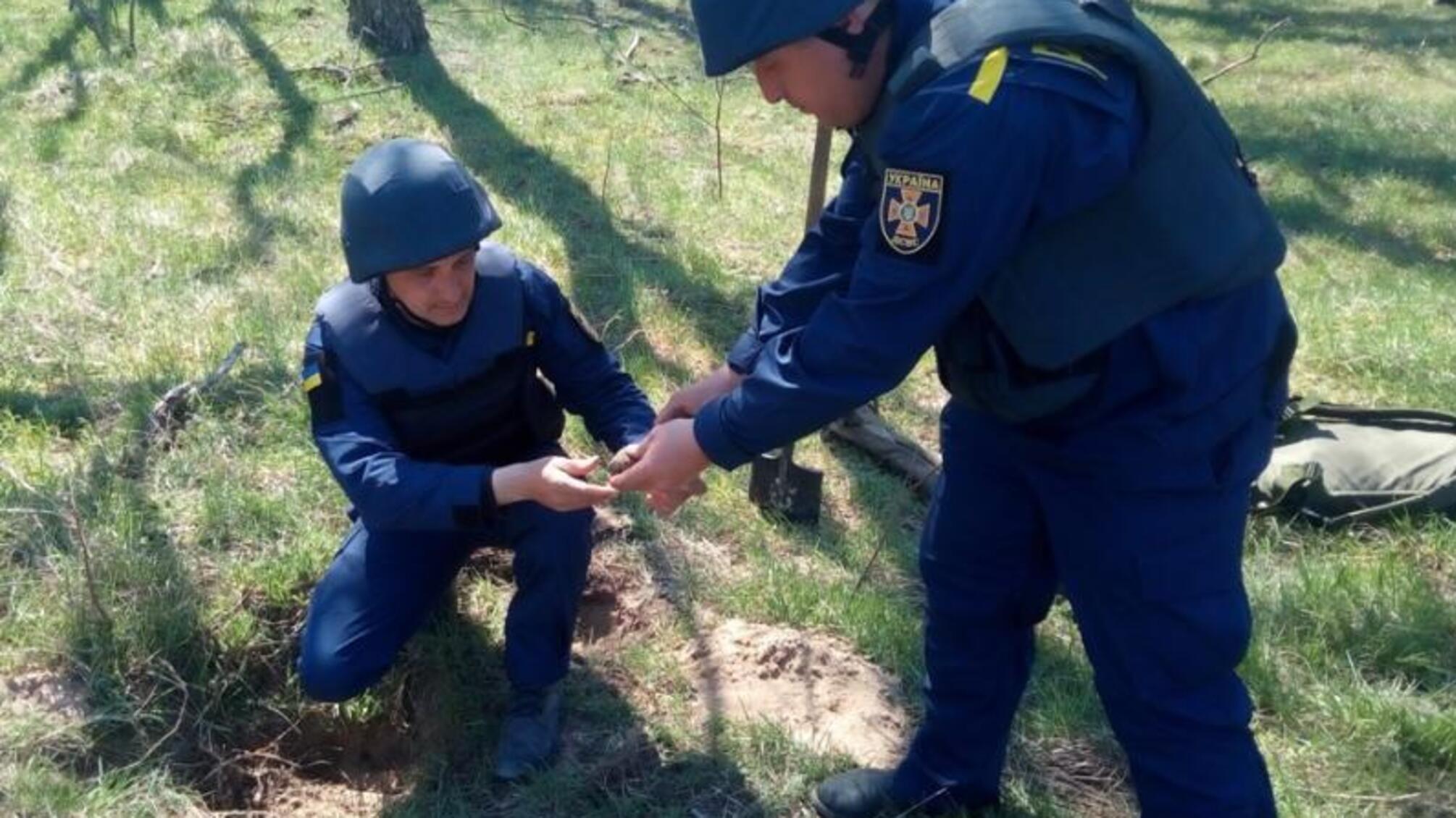 Херсонщина: в Олешківському районі піротехніками знищено двадцять сім боєприпасів часів минулих війн