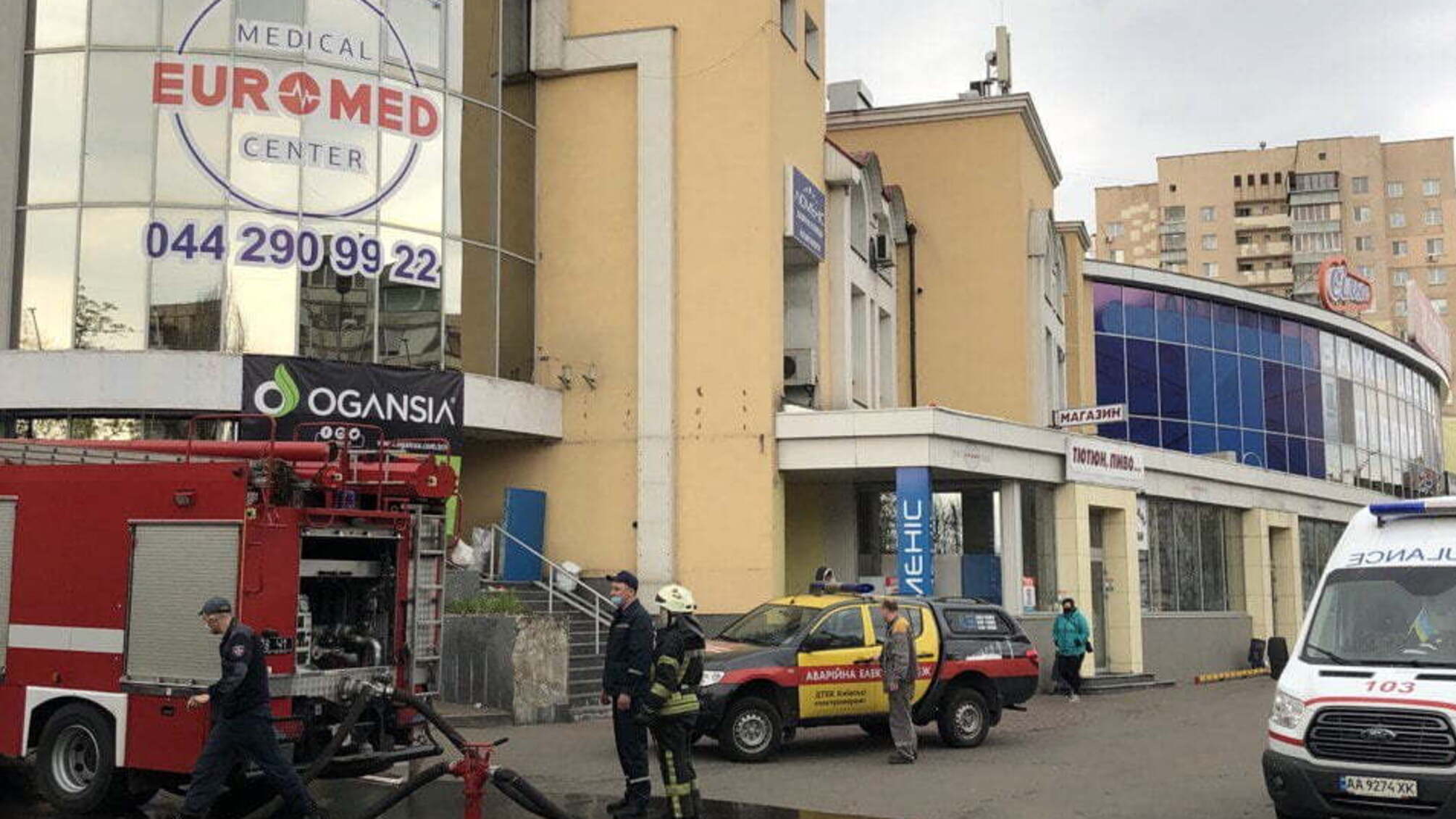 Київ: рятувальники ліквідували пожежу в підвальному приміщенні магазину