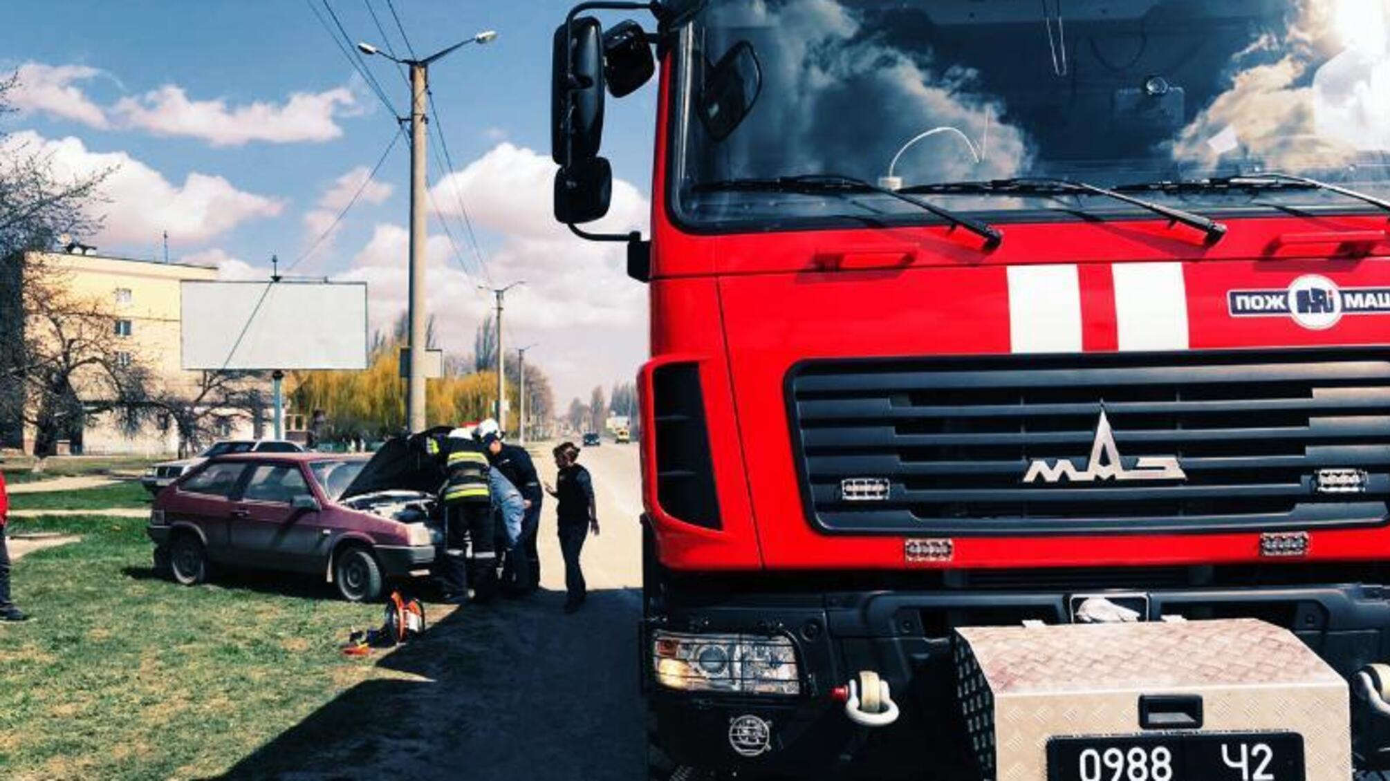 На Хмельниччині вогнеборці врятували автомобіль від знищення полум’ям