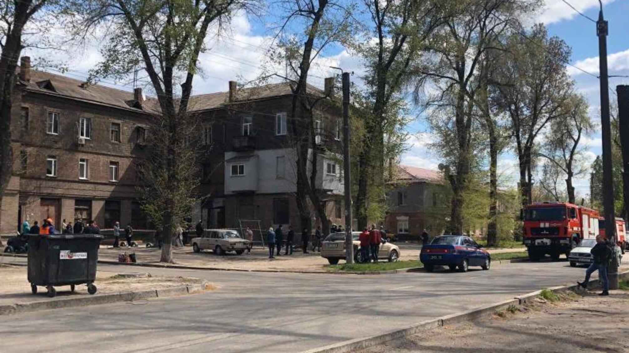 У Запоріжжі рятувальники евакуювали мешканців неексплуатуємого багатоквартирного будинку, де відбулося руйнування конструкцій