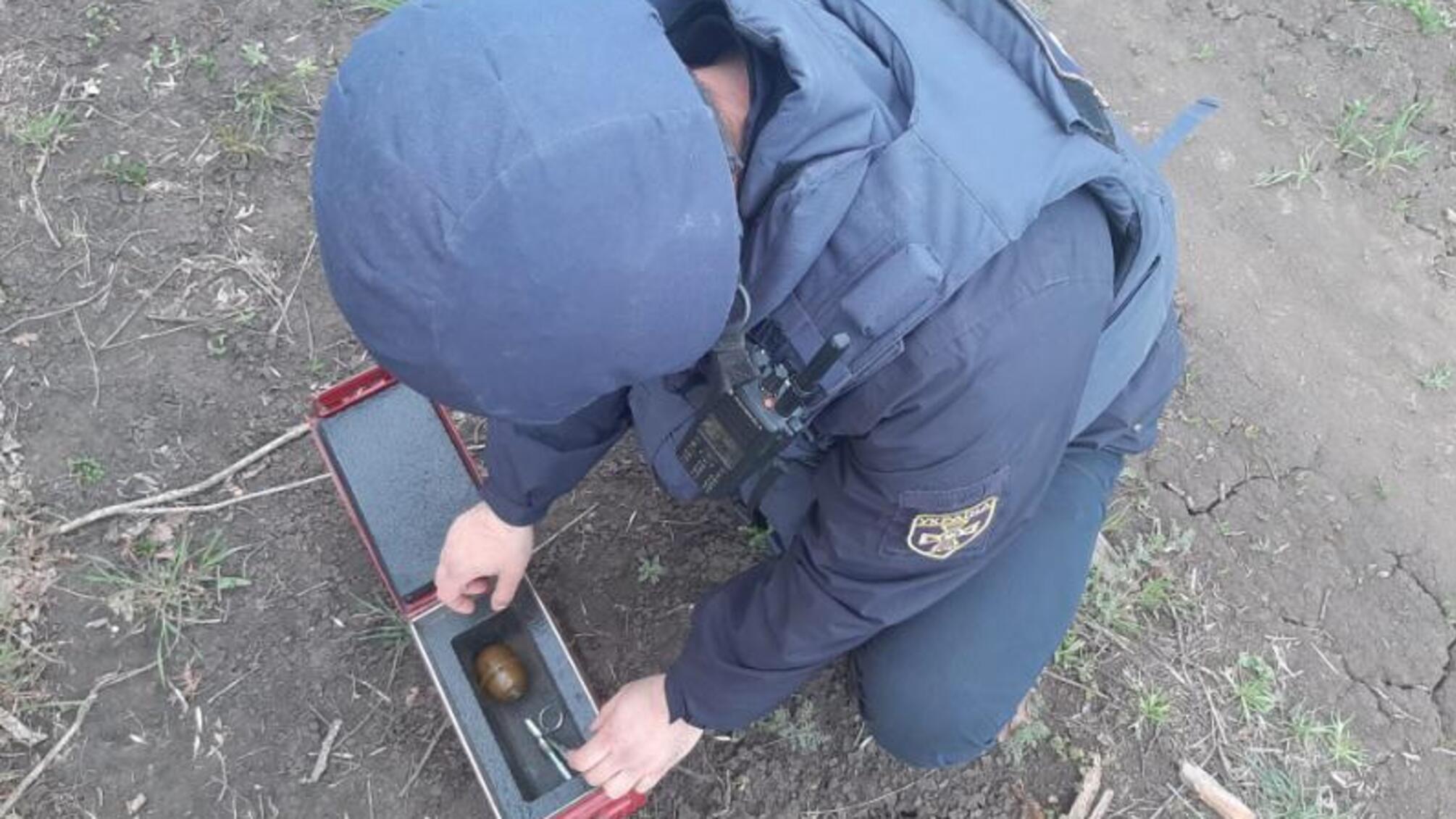 На Донеччині піротехніки вилучили та знищили гранату та запал УЗРГМ-2, що були виявлені у квартирі