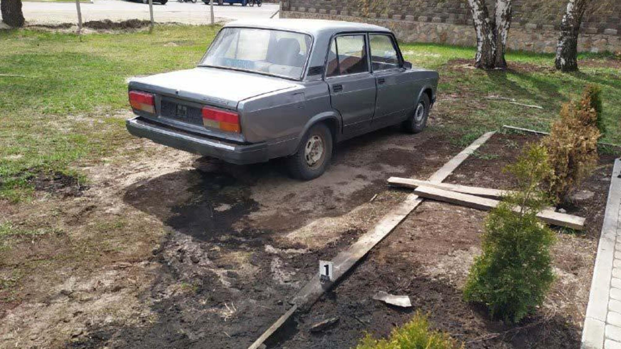 На Рівненщині поліцейські за фактом умисного пошкодження службового авто розпочали досудове розслідування (ОНОВЛЕНО)