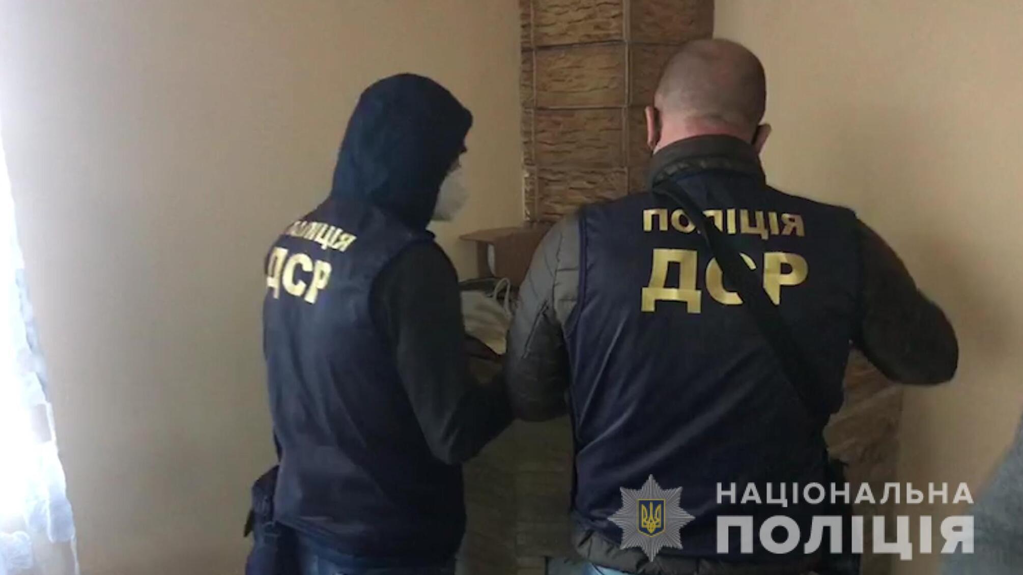 Поліцейські затримали іноземця за підозрою у викраденні з квартири одеситки майна на 150 тисяч гривень