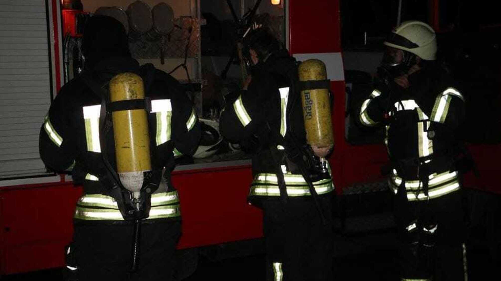 м. Київ: ліквідовано пожежу у прибудові до житлового будинку