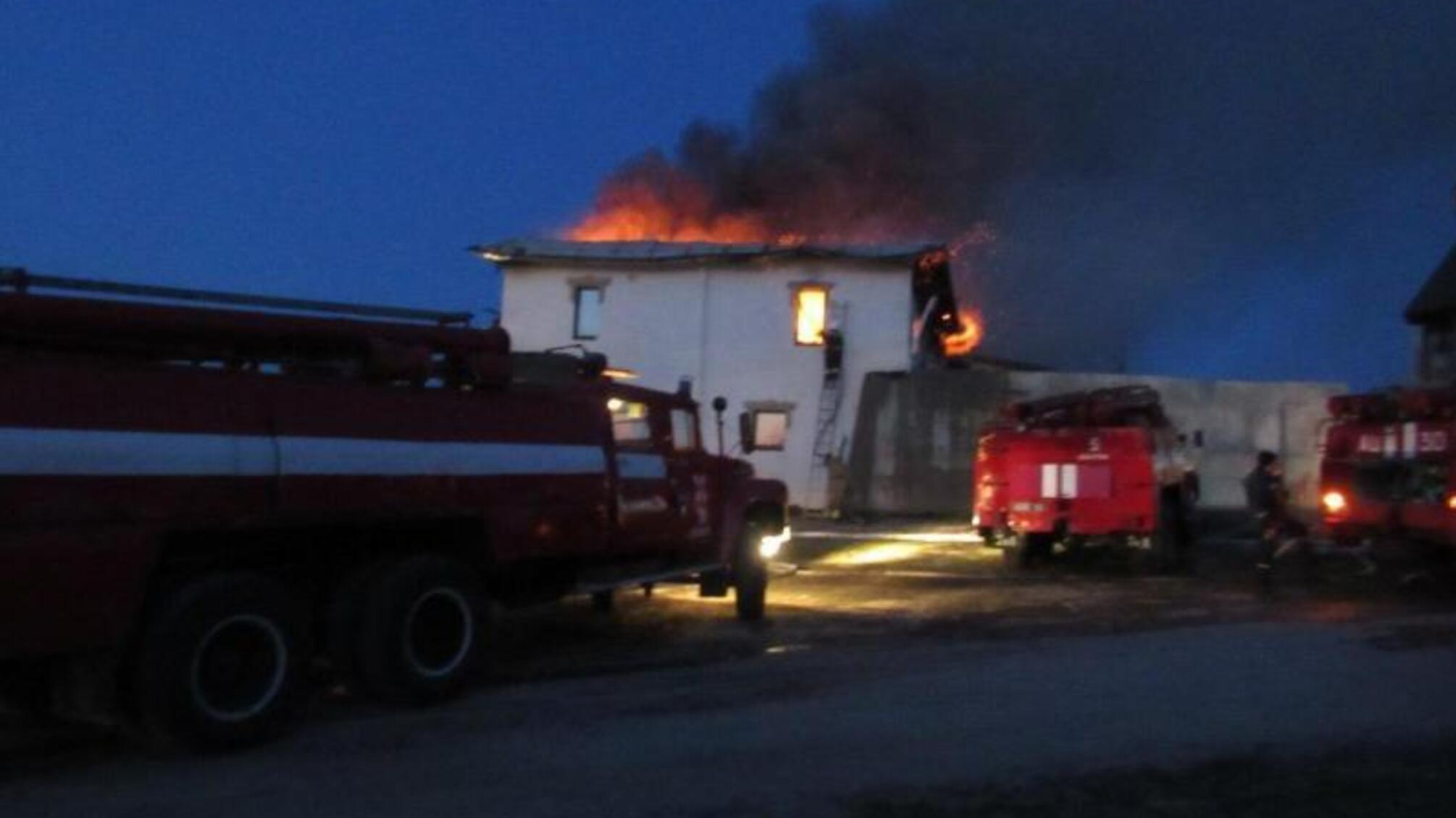 Сумська область: рятувальники ліквідували пожежу споруди на території монастиря
