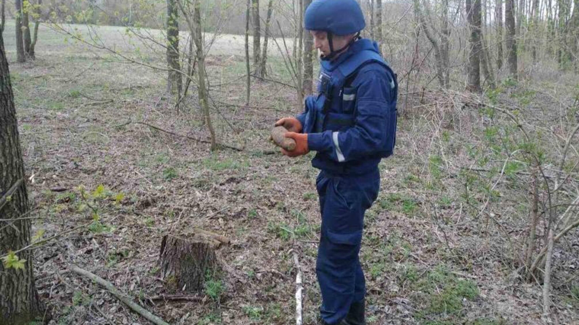 Чернігівські піротехніки ДСНС знищили протитанкову міну та 4 артилерійські снаряди часів минулих війн