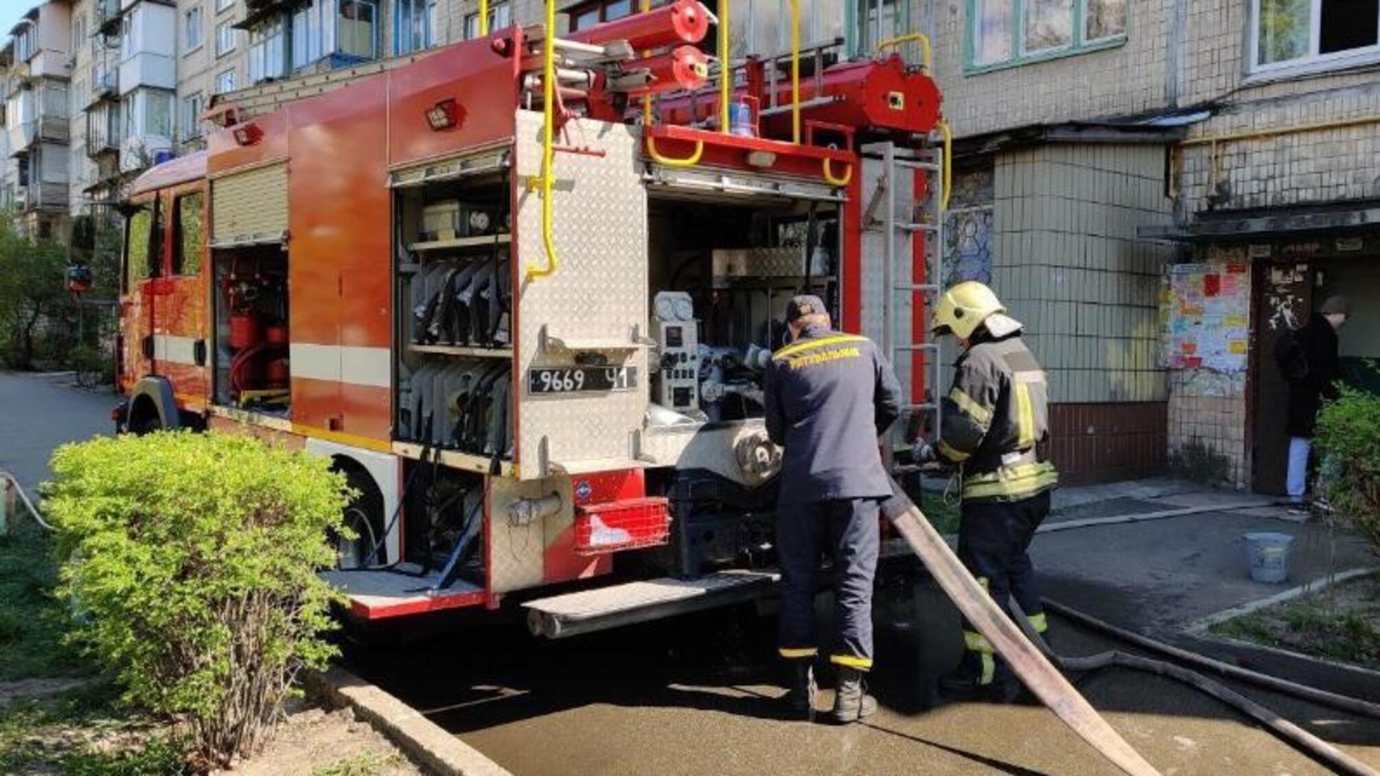 м. Київ: під час ліквідації пожежі в квартирі врятовано людину
