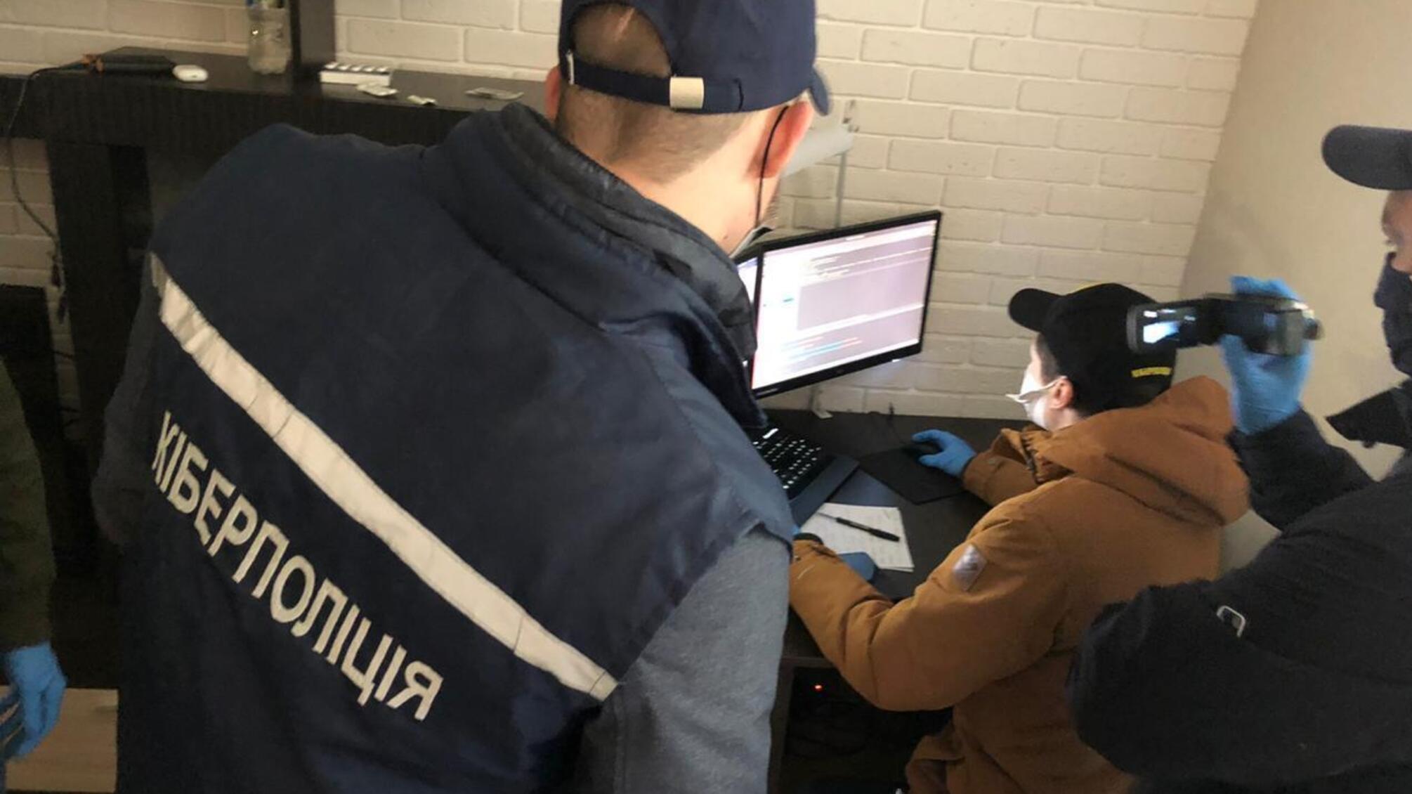 На Вінниччині поліція затримала чоловіка, який зламував акаунти користувачів та продавав їх на хакерських форумах
