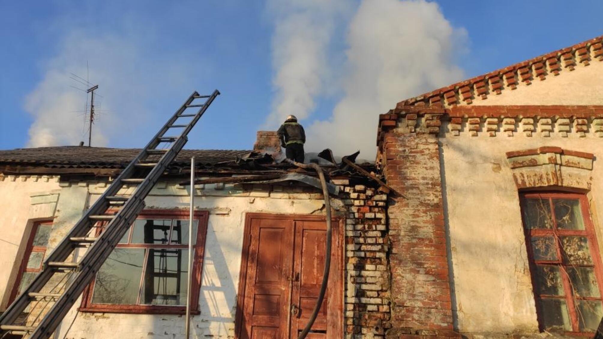 Черкаська область рятувальники ліквідували пожежу у багатоквартирному будинку (ВІДЕО)