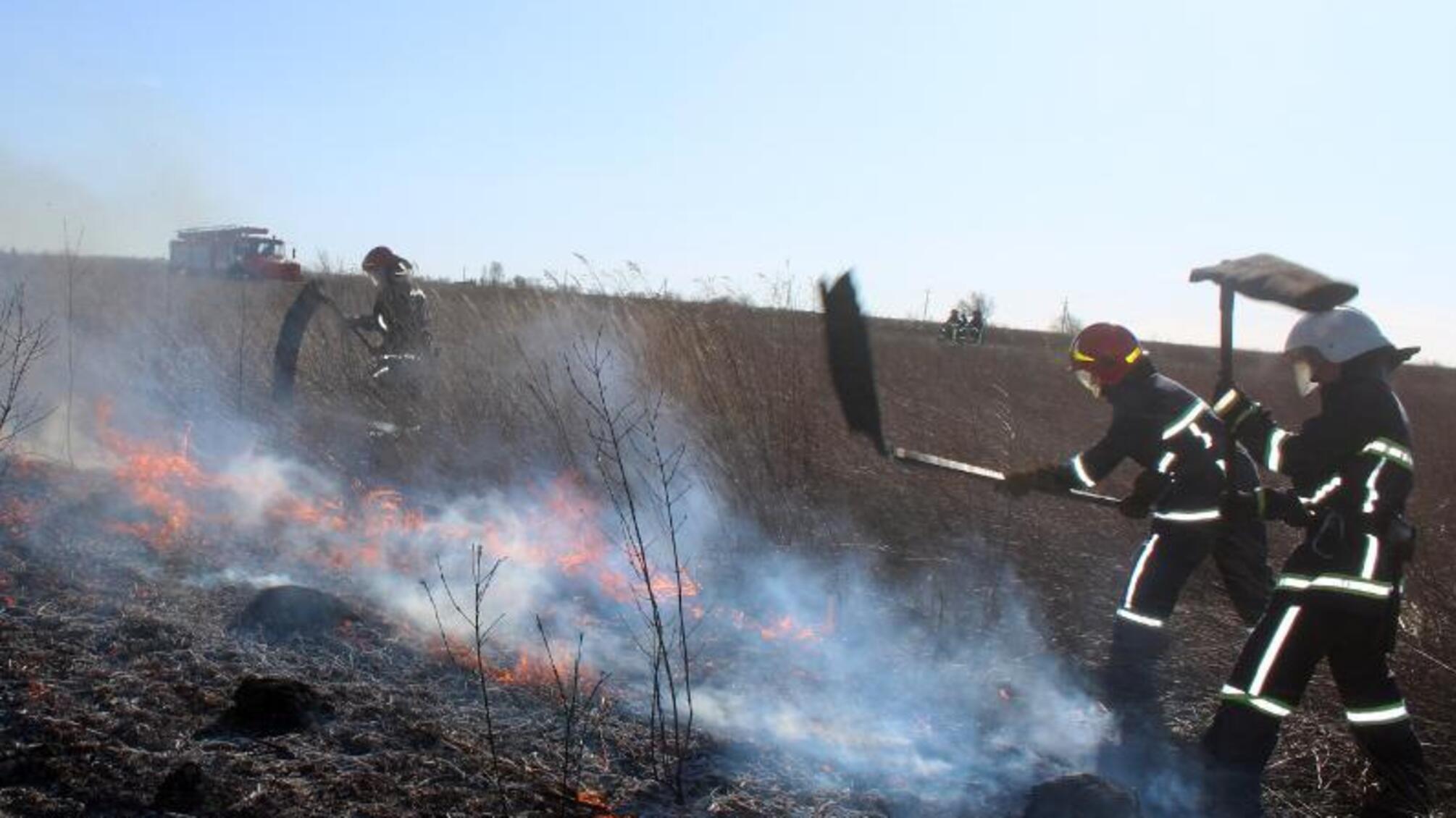 За минулу добу надзвичайники Хмельниччини 9 разів гасили пожежі на відкритих територіях