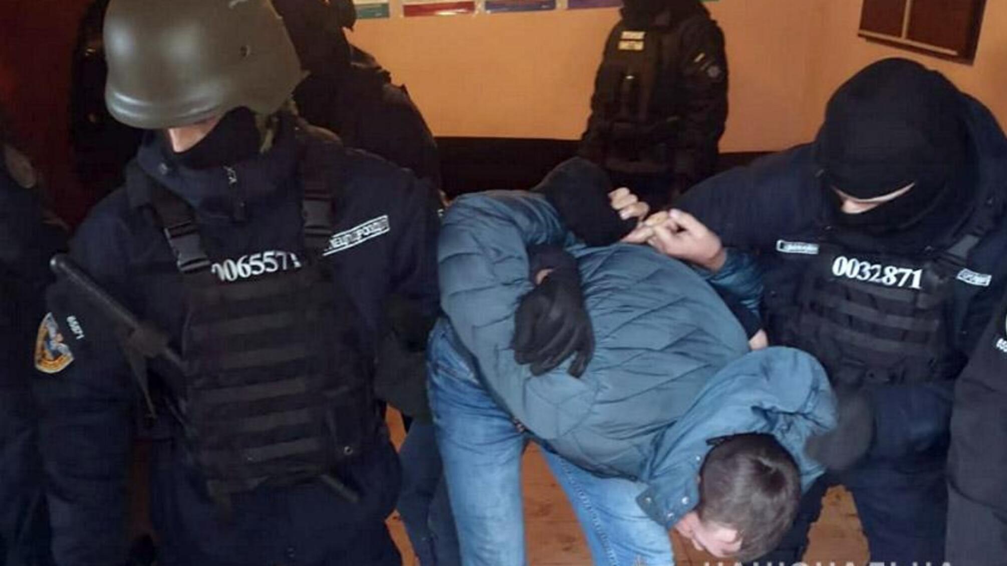 На Хмельниччині поліцейські викрили злочинну організацію у вимаганні у хворих та збуті метадону, призначеного для замісної терапії