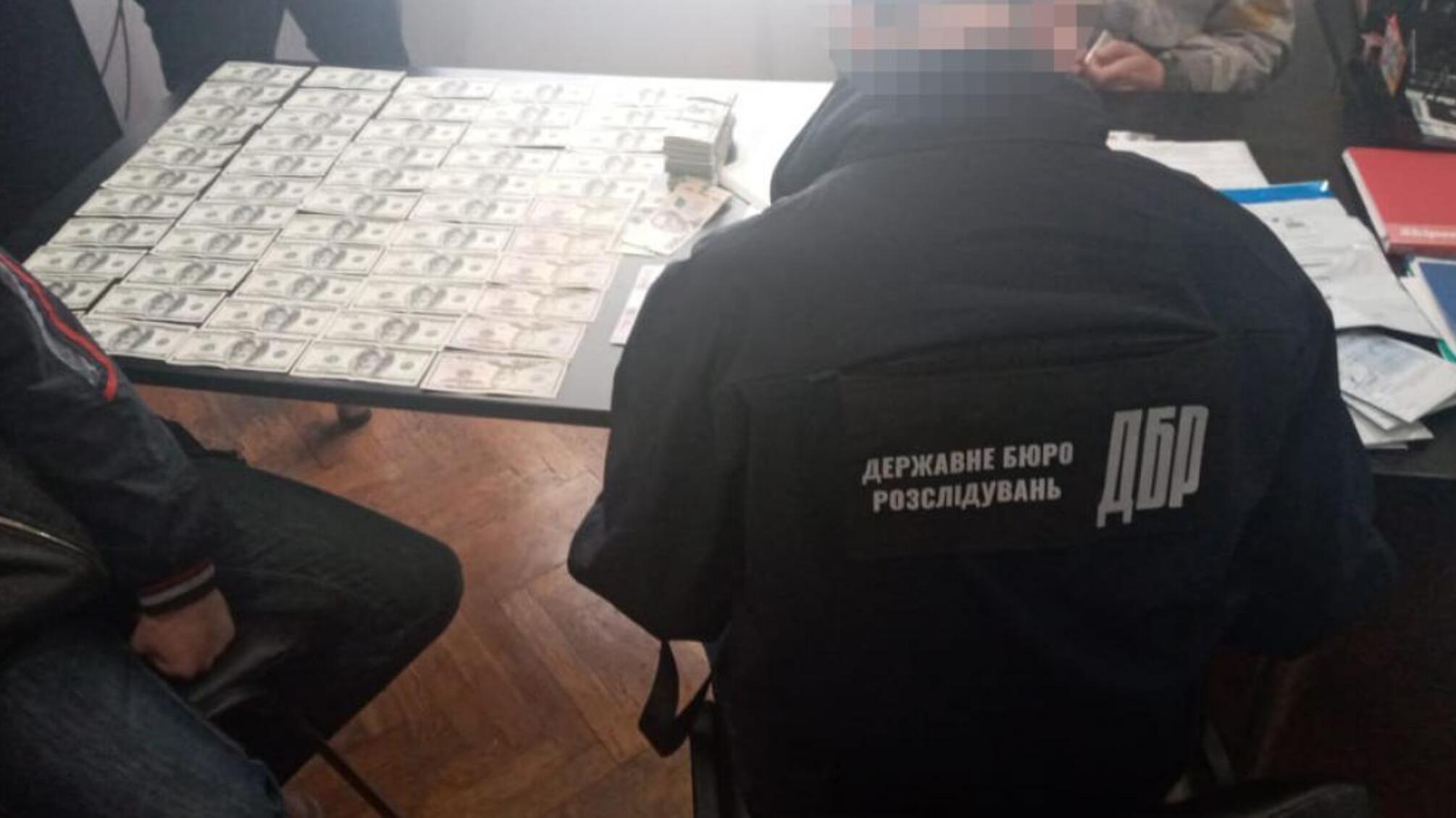 10 000 грн за одержання посвідчення водія - ДБР викрило заступника начальника одного з відділів поліції