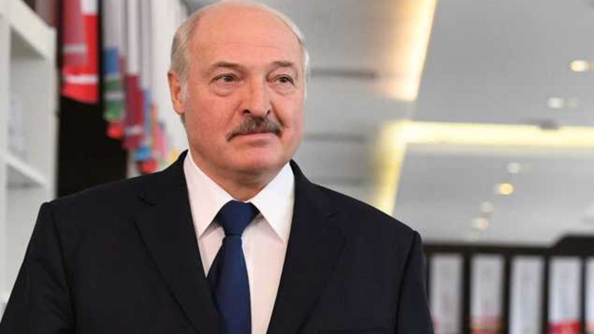 Лукашенко заявив, що Україні потрібно провести вибори і тим самим покінчити з війною