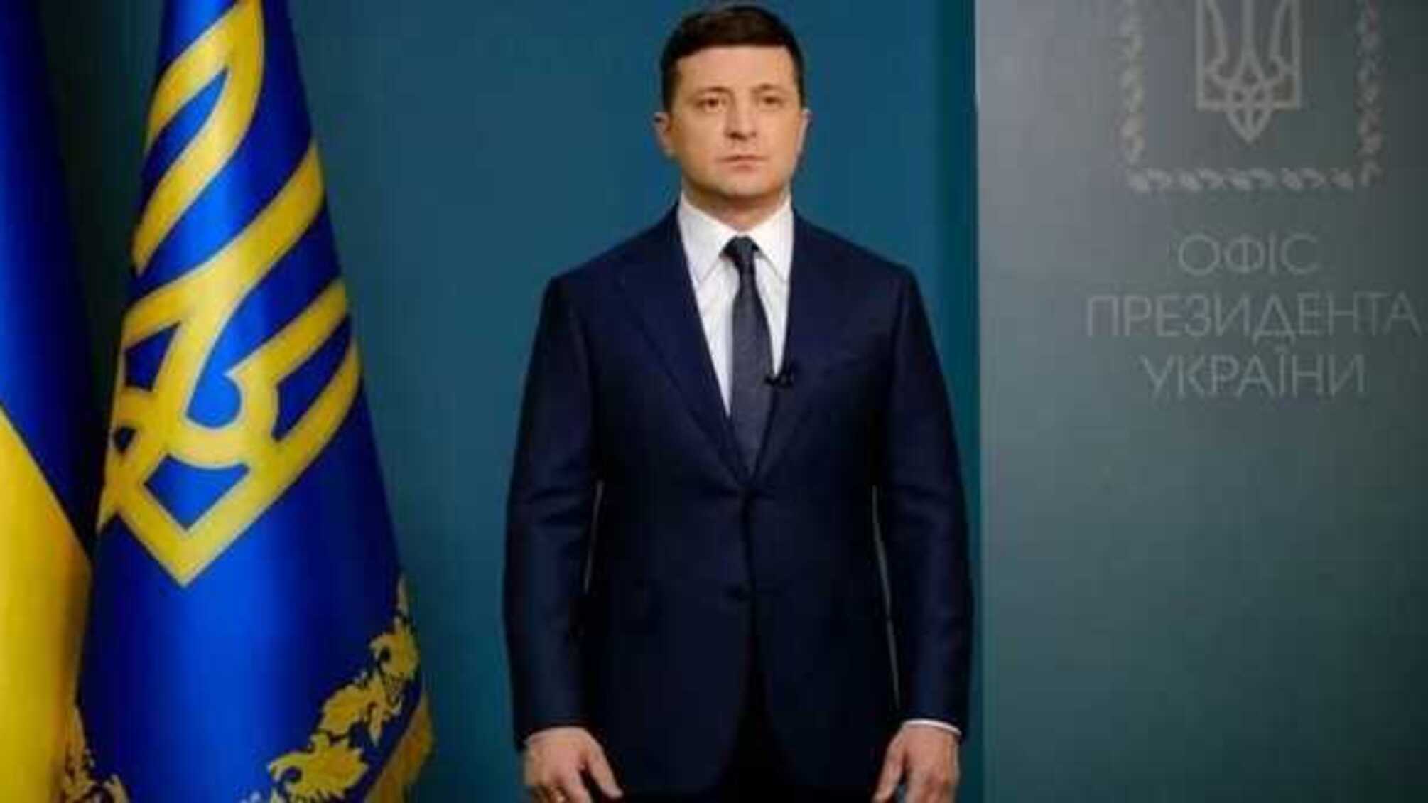 Зеленского уже вытягивают, как Брежнева, и он читает по суфлеру, кивая невпопад головой - Омелян