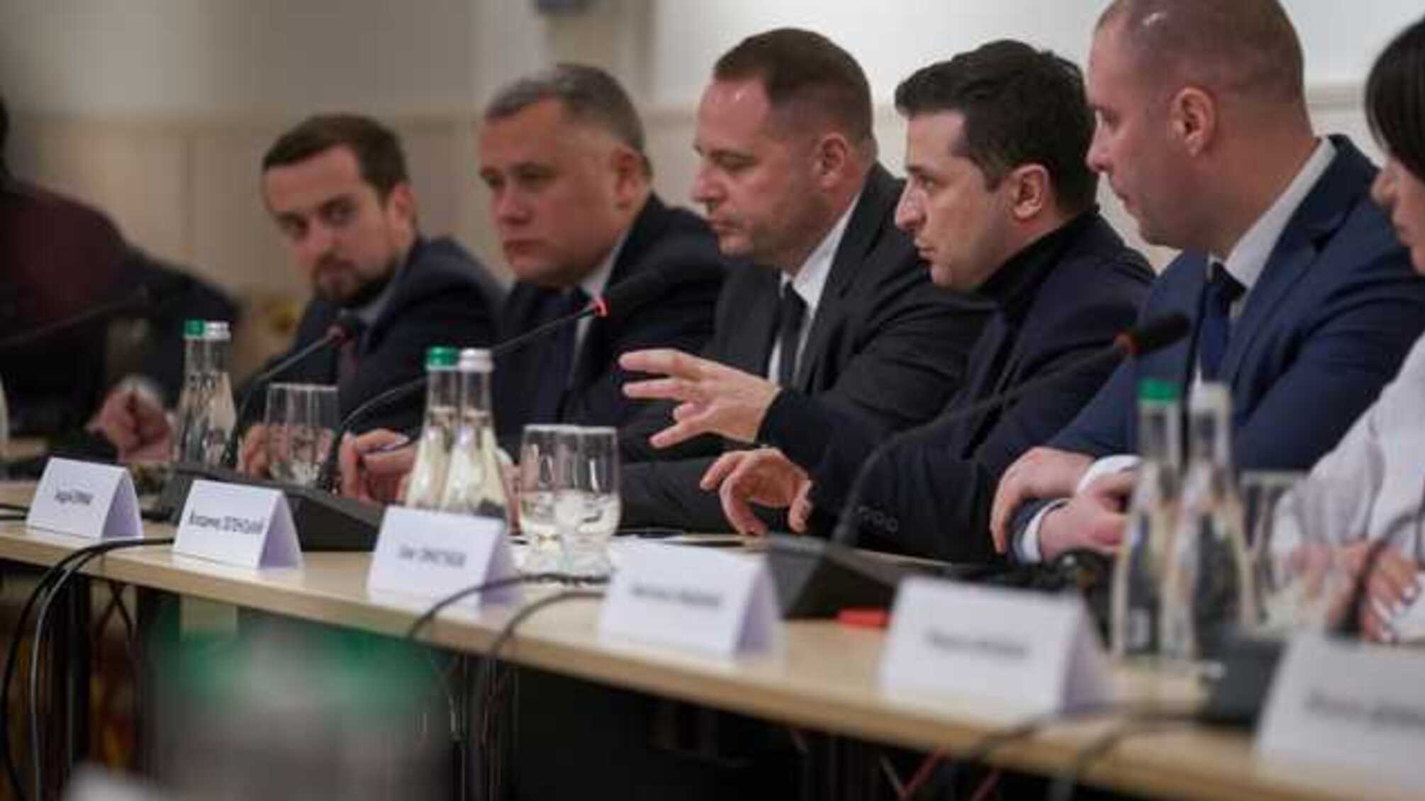 Историк: Сегодня в Украине самая слабая власть за всю историю страны
