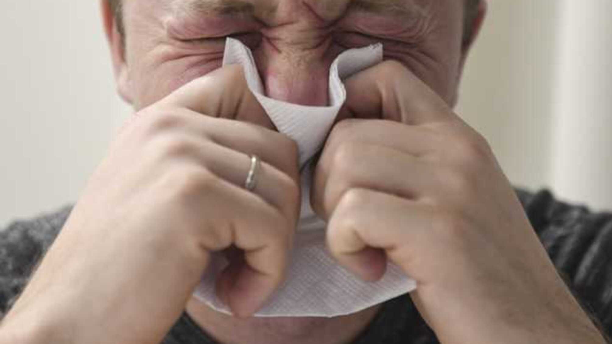 Эксперты назвали продукты и напитки, употребление которых нежелательно при гриппе и простуде