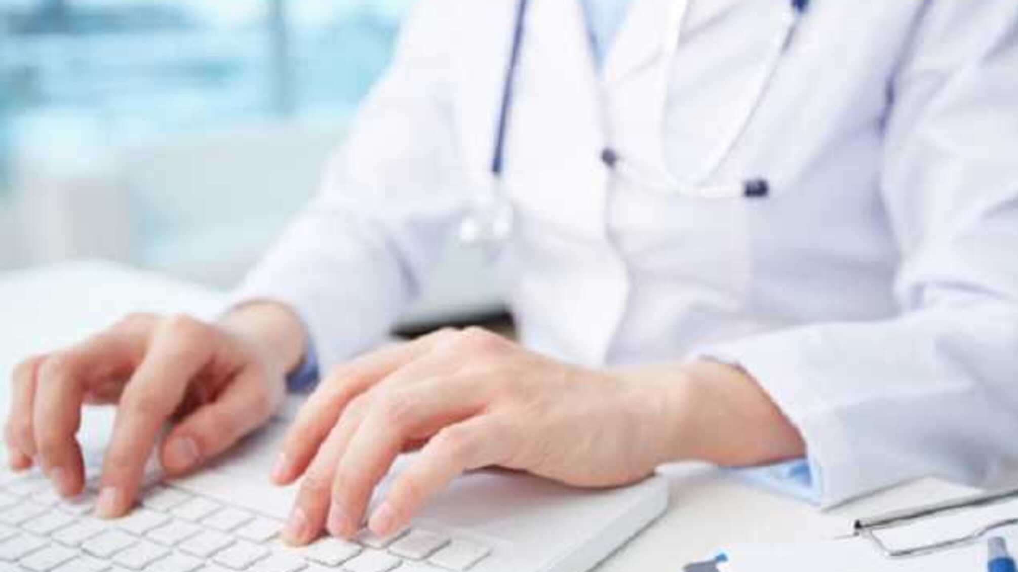 Медицинская школа бесплатно проводит обучение врачей онлайн