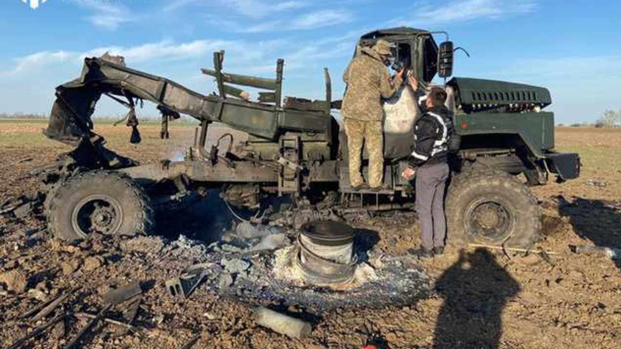 В поле на Херсонщине взорвались боеприпасы в кузове грузовика, - ГБР