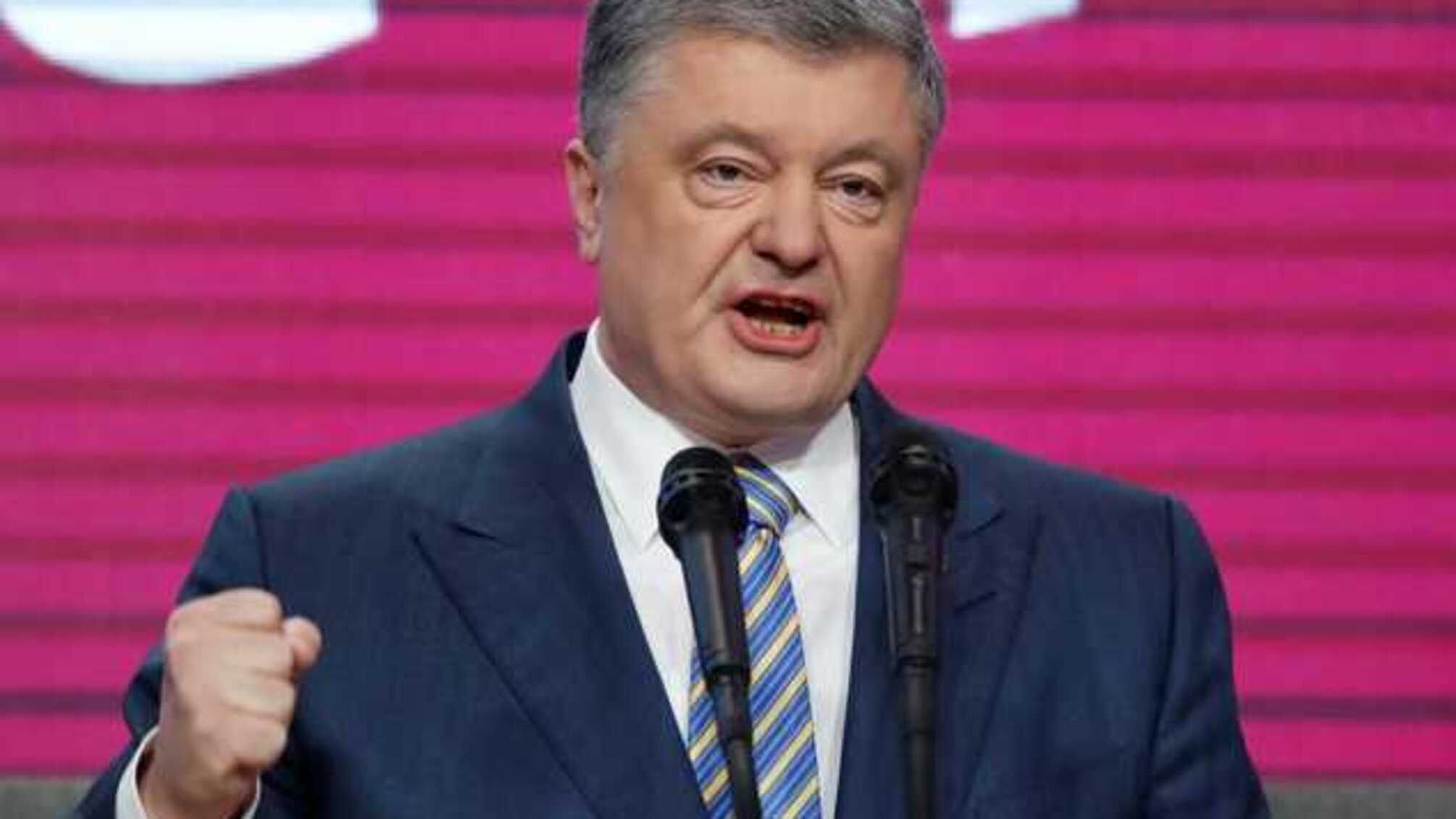 Порошенко закликав владу “не гратися з вогнем” і ухвалити “антиколомойський” закон