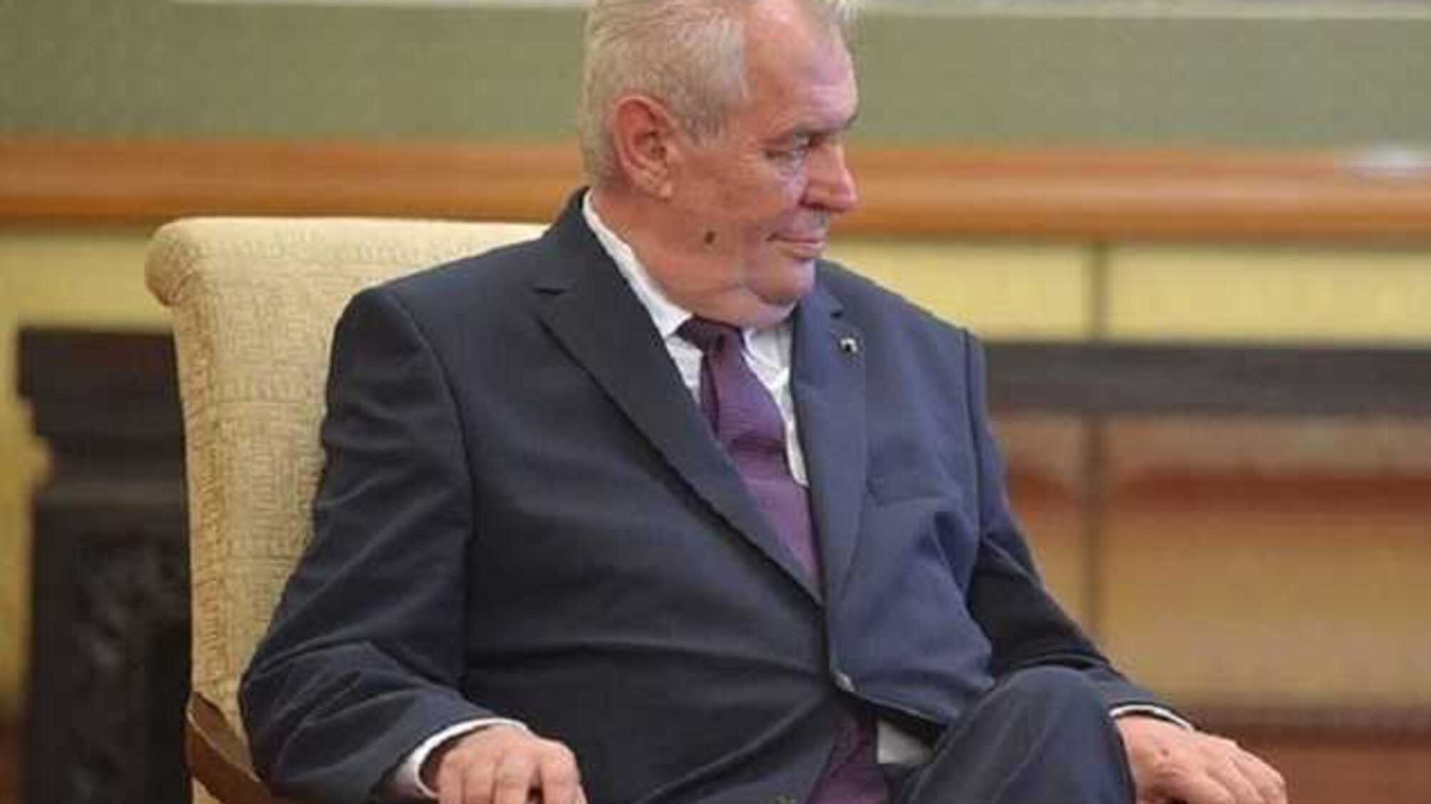 Земан призвал оставить границы стран закрытыми еще на год