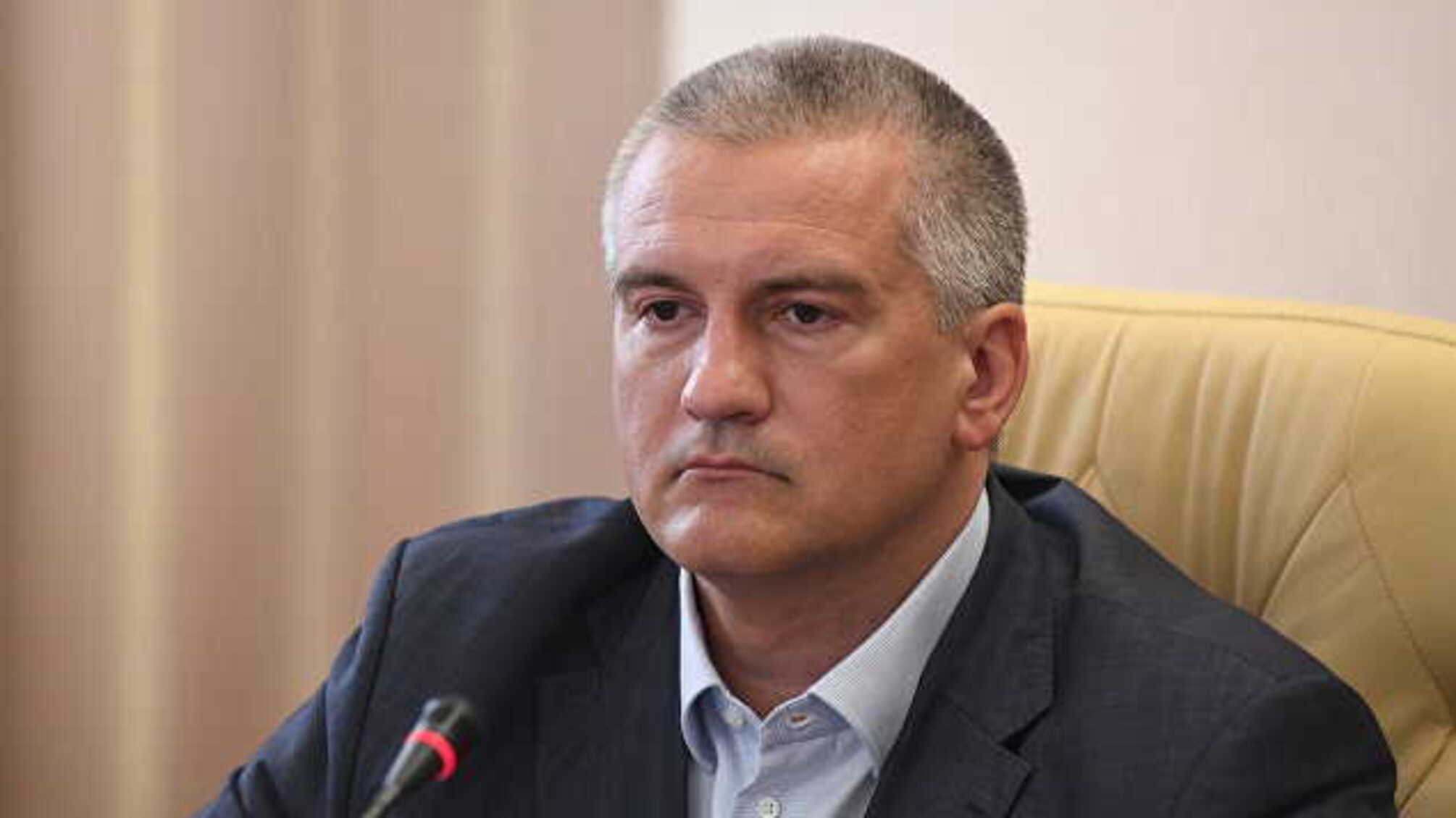 Глава аннексированного Крыма Аксенов призвал россиян не ехать на полуостров