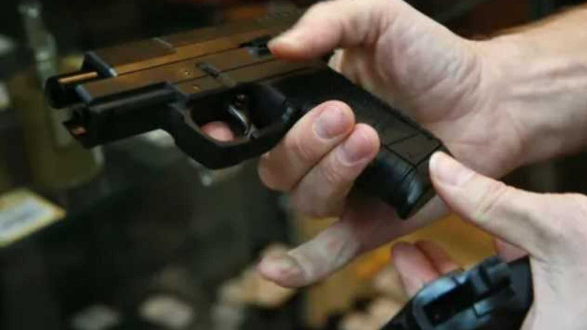 Владельцы оружия объединяются для отпора возможному насилию и грабежам в период кризиса